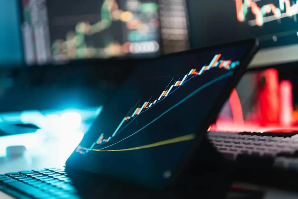 Bitcoin ETF'lerinden Sermaye Çıkışı: SpaceX İddiası mı Yoksa Arbitraj mı? görseli
