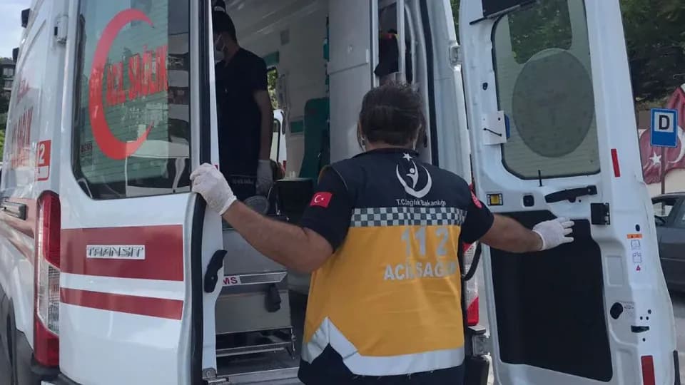 Bilecik'te Korkutan İş Kazası: Tır Üzerinden Düşen İşçi Yaralandı görseli