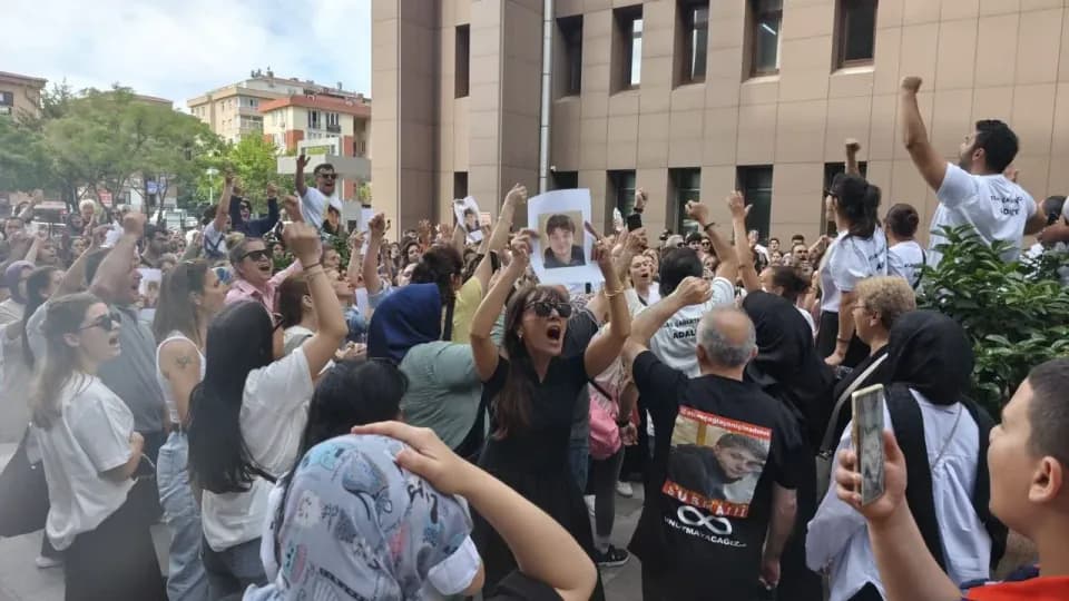 16 yaşındaki Atlas Çağlayan davasında ilk duruşma: Aileden 'adalet' çağrısı görseli