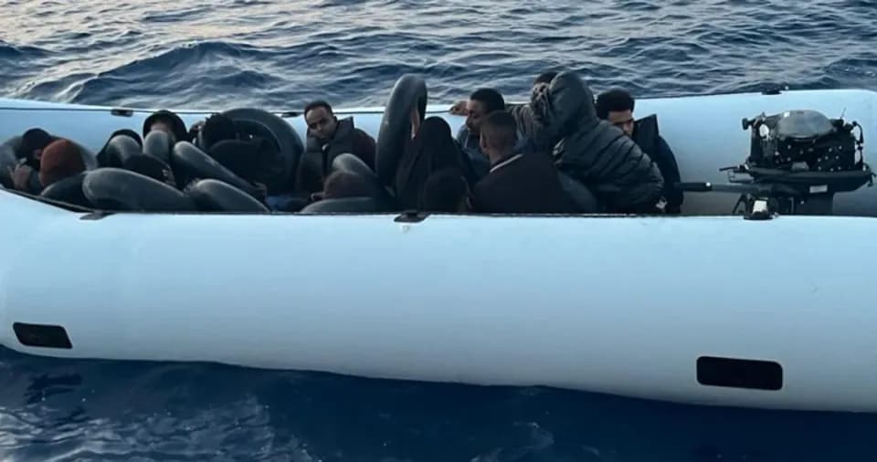 Aydın'da Sahil Güvenlik'ten kritik operasyon: 14 düzensiz göçmen kurtarıldı görseli