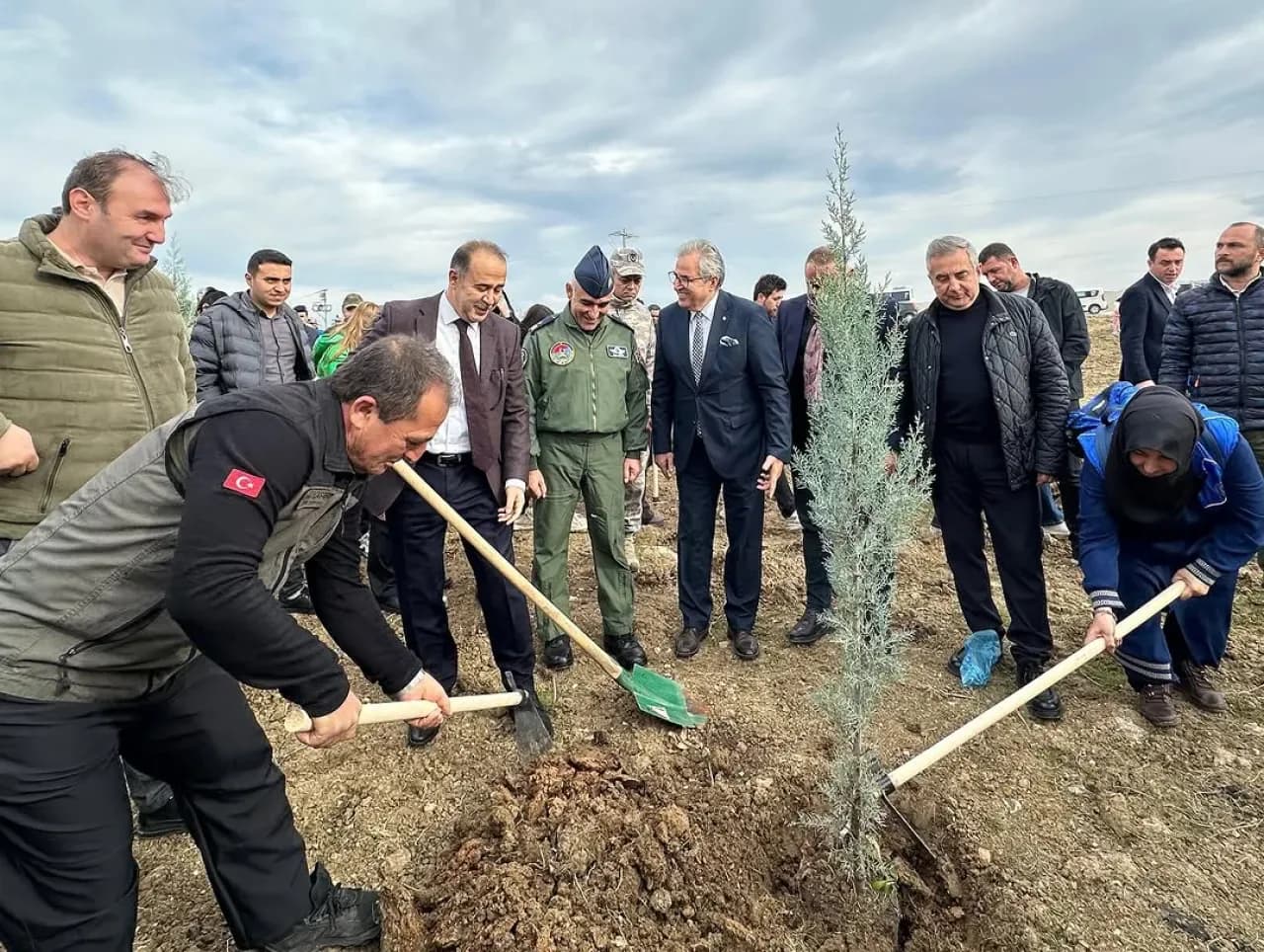 Bandırma'da Geleceğe Nefes Olacak Fidanlar Toprakla Buluştu
