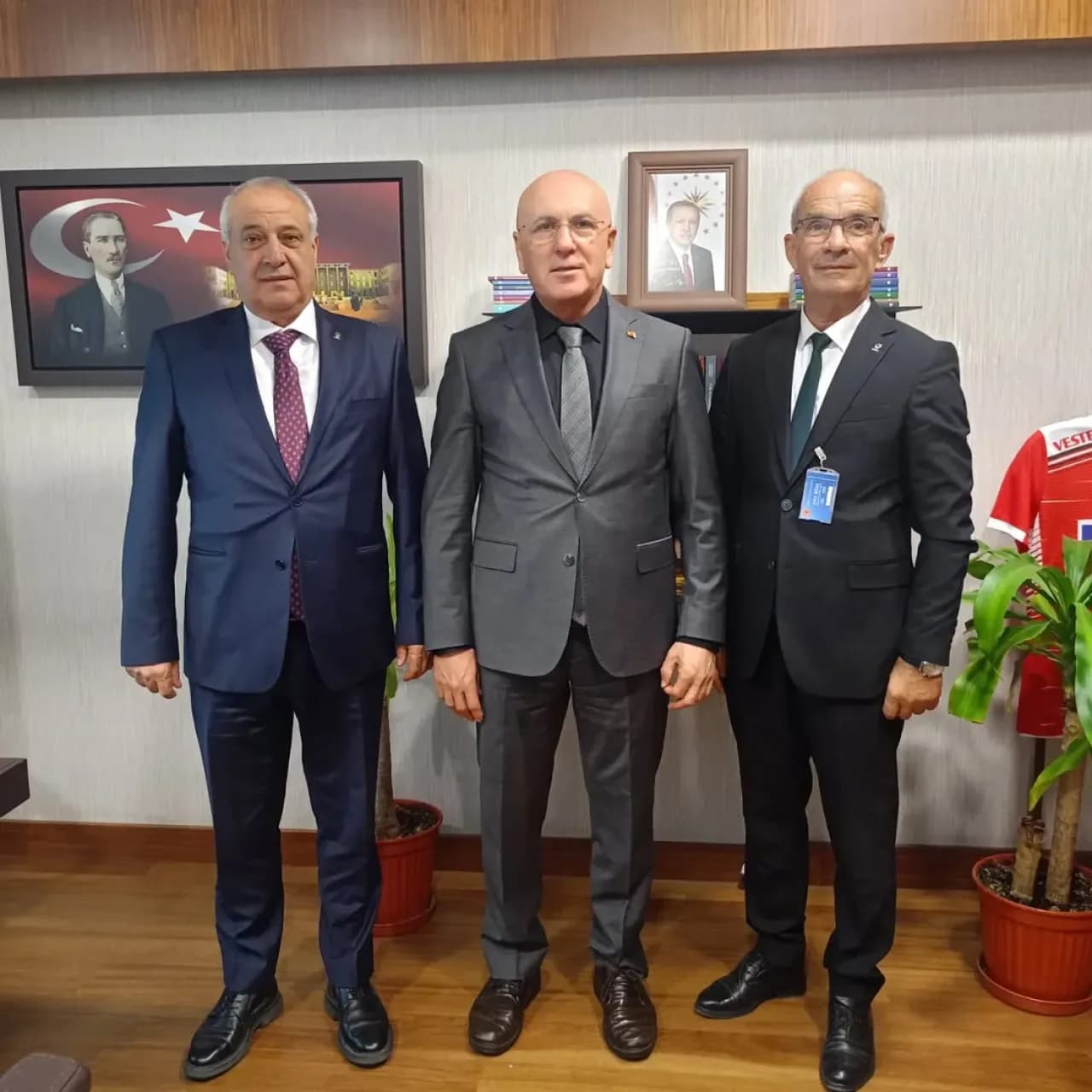 AK Parti Balıkesir Milletvekili İsmail Ok, İlçe Başkanlarını TBMM'de Ağırladı
