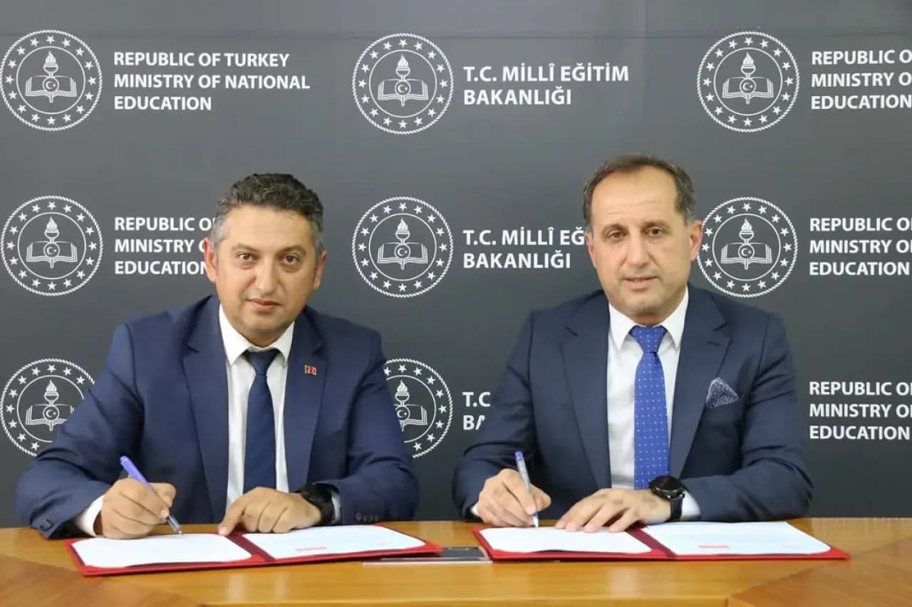 Tuzla'da Eğitim ve Tarım İş Birliği Protokolü İmzalandı Tuzla'da Eğitim ve Tarım İş Birliği Protokolü İmzalandı