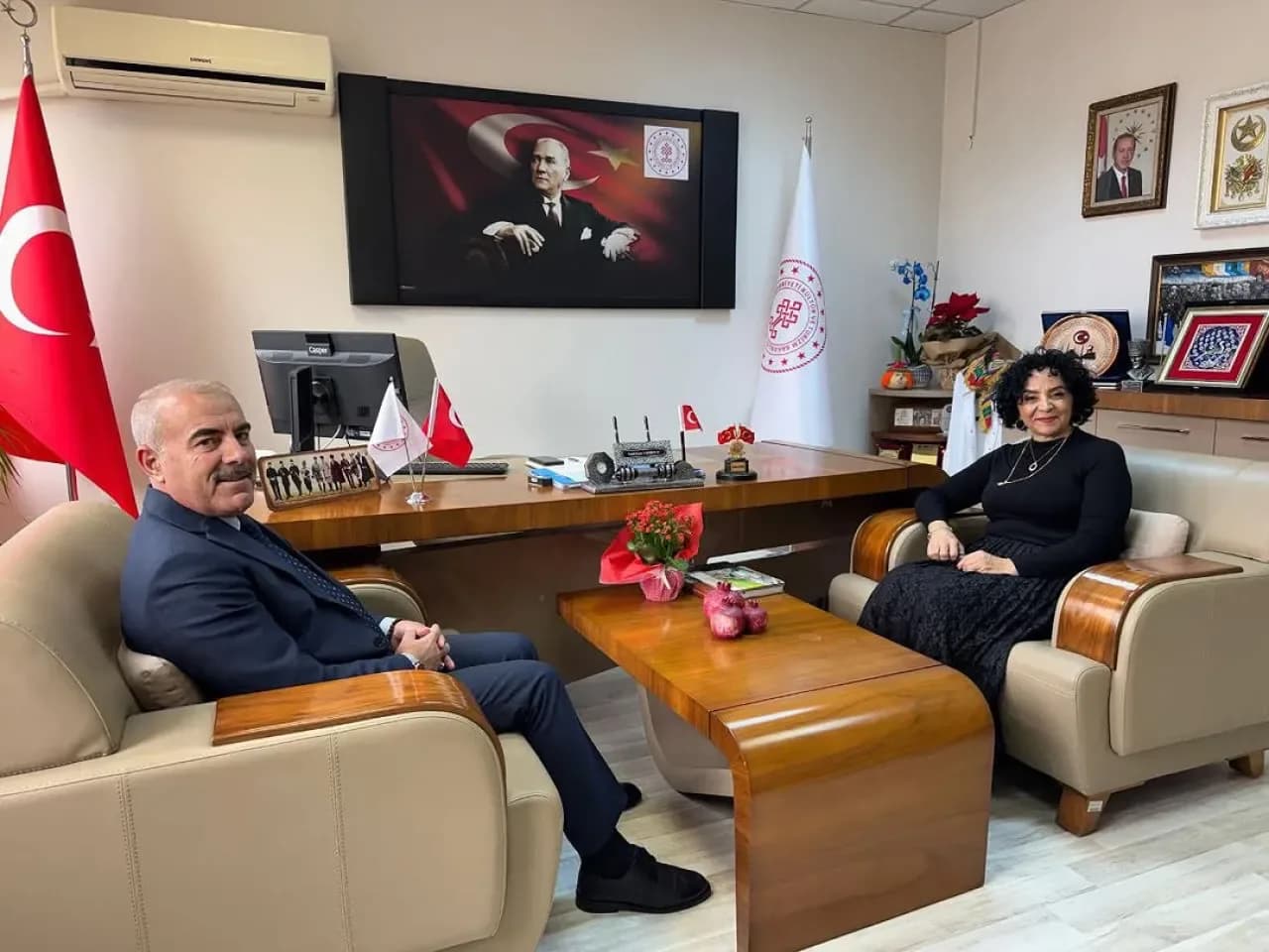 Balıkesir'de Eğitim ve Kültür İş Birliği İçin Masa Başında Balıkesir'de Eğitim ve Kültür İş Birliği İçin Masa Başında