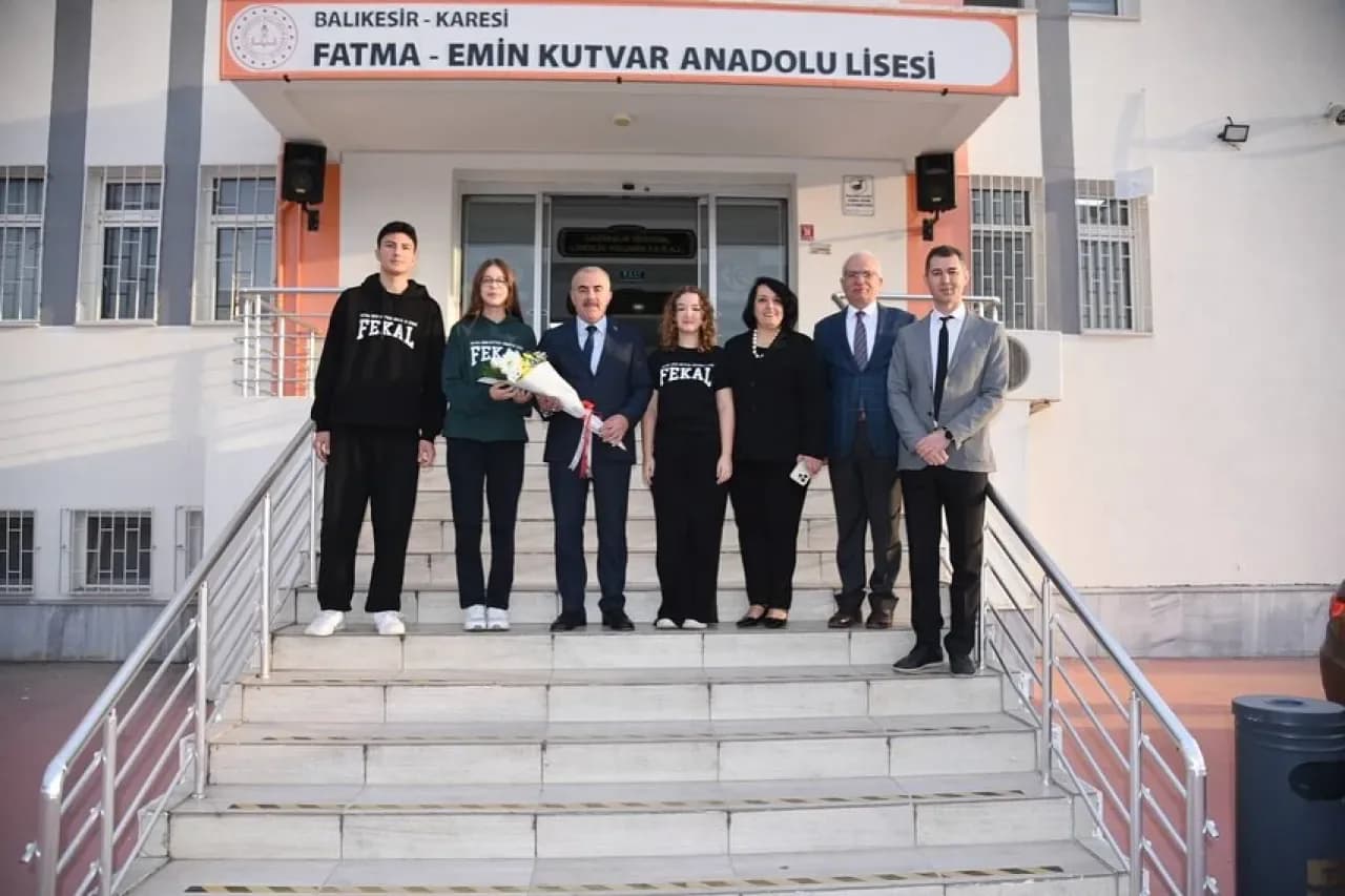 Balıkesir İl Milli Eğitim Müdürü Murat Demir, Karesi'deki Lise Ziyaretinde Öğretmen ve Öğrencilerle Buluştu Balıkesir İl Milli Eğitim Müdürü Murat Demir, Karesi'deki Lise Ziyaretinde Öğretmen ve Öğrencilerle Buluştu