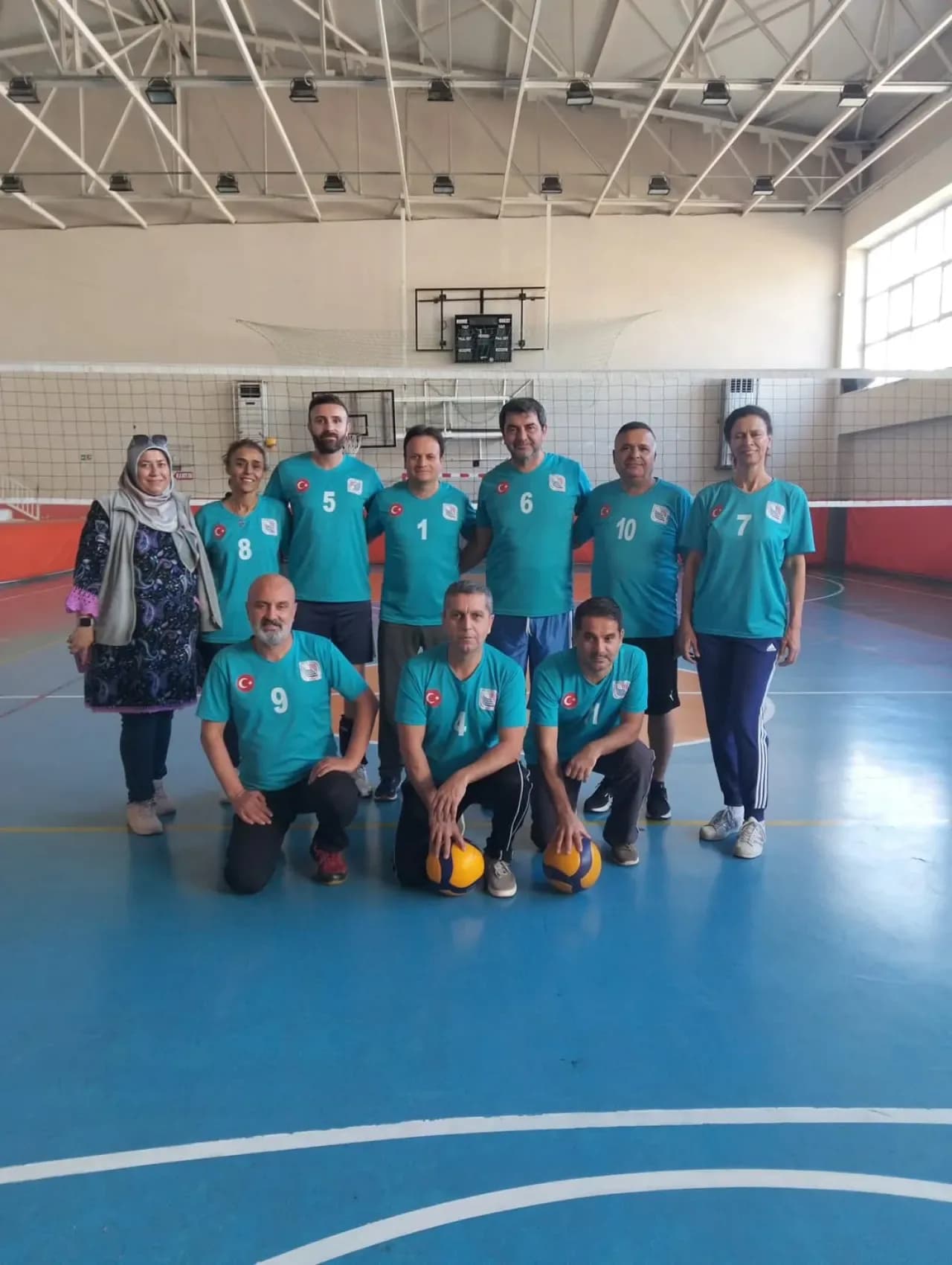 Muratpaşa'da 24 Kasım Öğretmenler Günü Voleybol Turnuvası Finali Belli Oldu