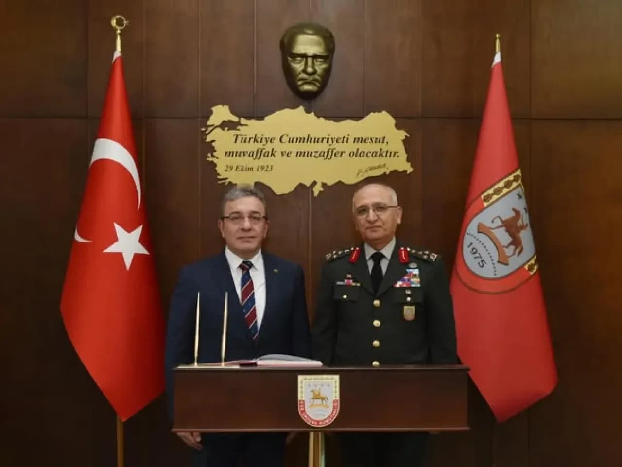 Ege Ordu Komutanı Dokuz Eylül Üniversitesi'nde Ziyaretlerde Bulundu Ege Ordu Komutanı Dokuz Eylül Üniversitesi'nde Ziyaretlerde Bulundu