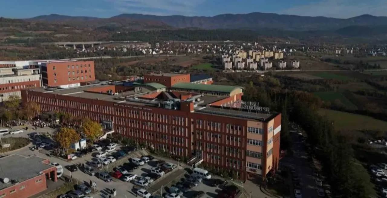 Bolu'da Üniversite Öğrencilerinde Yemekhane Zehirlenmesi Şüphesi Bolu'da Üniversite Öğrencilerinde Yemekhane Zehirlenmesi Şüphesi