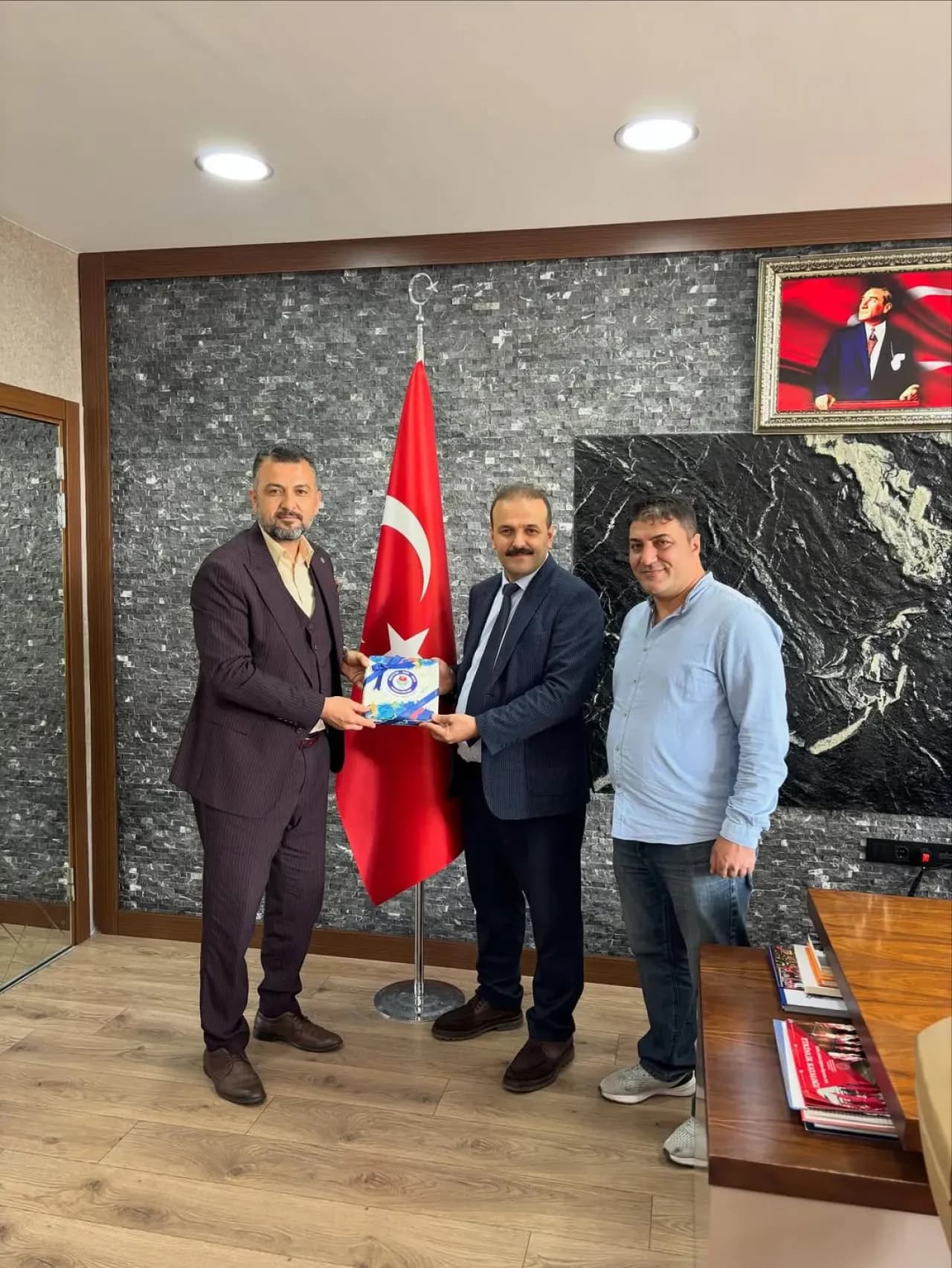 Eğitim Bir-Sen Avcılar Temsilcisi, İlçe Milli Eğitim Müdürü'nü Ziyaret Etti Eğitim Bir-Sen Avcılar Temsilcisi, İlçe Milli Eğitim Müdürü'nü Ziyaret Etti