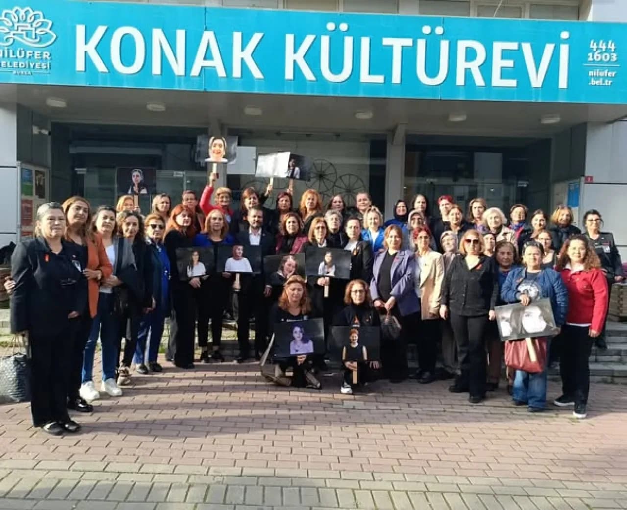 CHP Nilüfer'de "Serçenin Gözyaşı" Filmi ile Kadın Mücadelesine Dikkat Çekti CHP Nilüfer'de "Serçenin Gözyaşı" Filmi ile Kadın Mücadelesine Dikkat Çekti