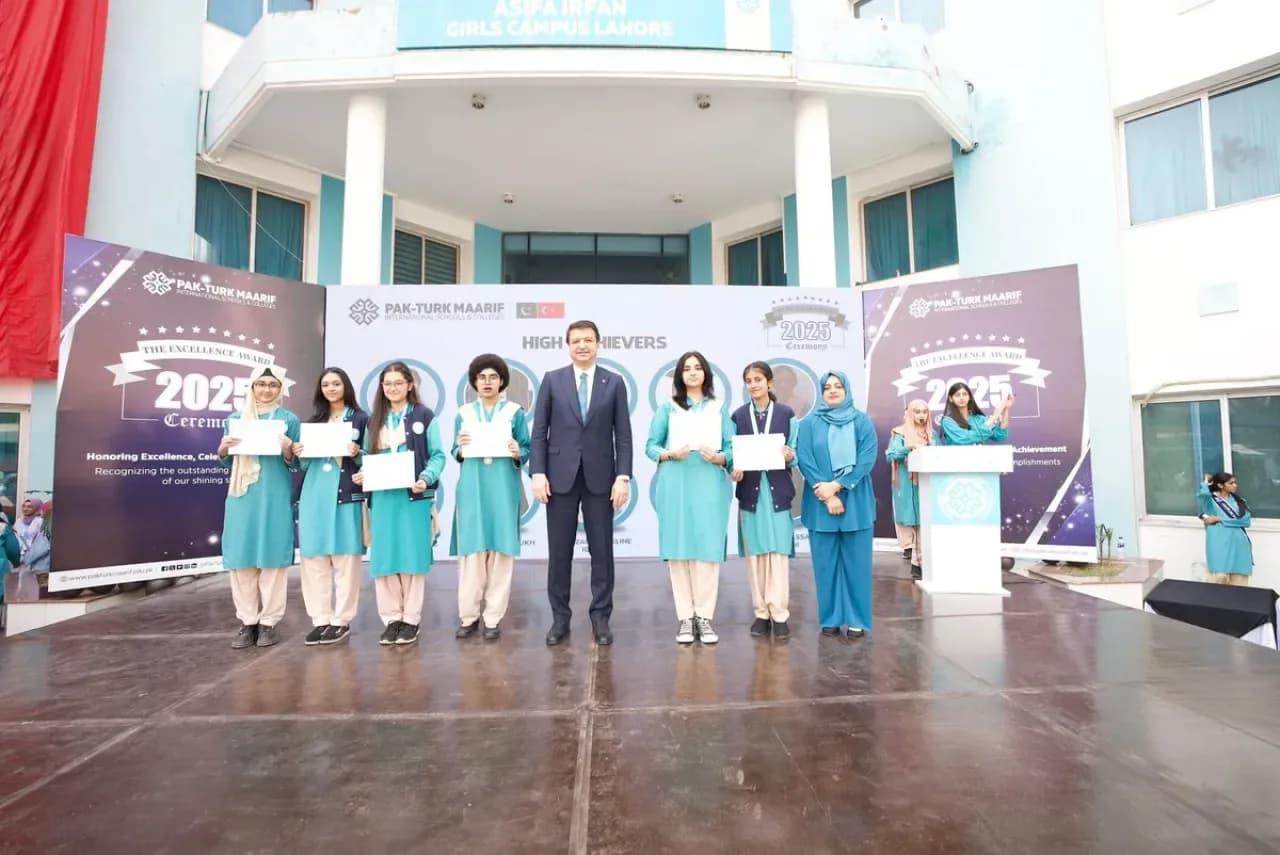 Saadet Partisi Pakistan'da Maarif Okulu Ödül Töreni Düzenledi Saadet Partisi Pakistan'da Maarif Okulu Ödül Töreni Düzenledi