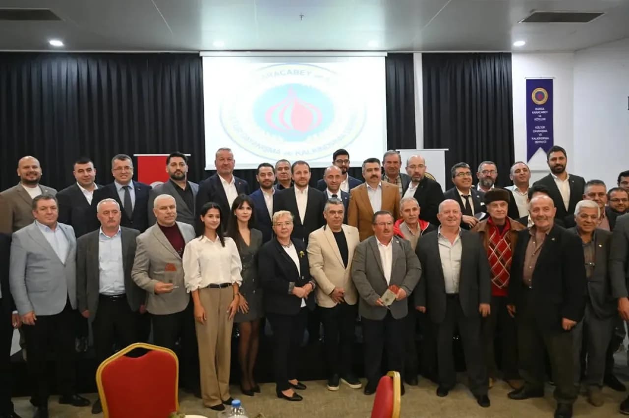 Karacabeyliler Derneği'nden Öğrencilere Burs Desteği ve Anlamlı Buluşma Karacabeyliler Derneği'nden Öğrencilere Burs Desteği ve Anlamlı Buluşma