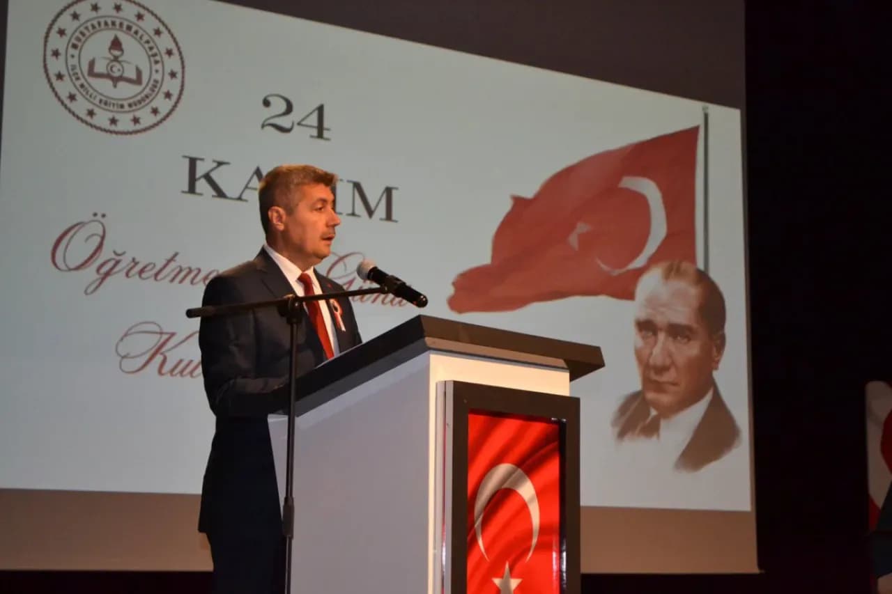 Mustafakemalpaşa'da 24 Kasım Öğretmenler Günü Coşkuyla Kutlandı Mustafakemalpaşa'da 24 Kasım Öğretmenler Günü Coşkuyla Kutlandı
