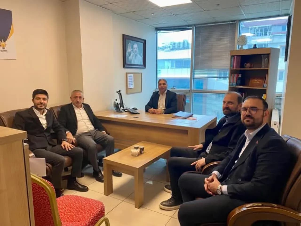Arnavutköy'de AK Parti İlçe Başkanlığı Vatandaşlara Kapılarını Açtı Arnavutköy'de AK Parti İlçe Başkanlığı Vatandaşlara Kapılarını Açtı