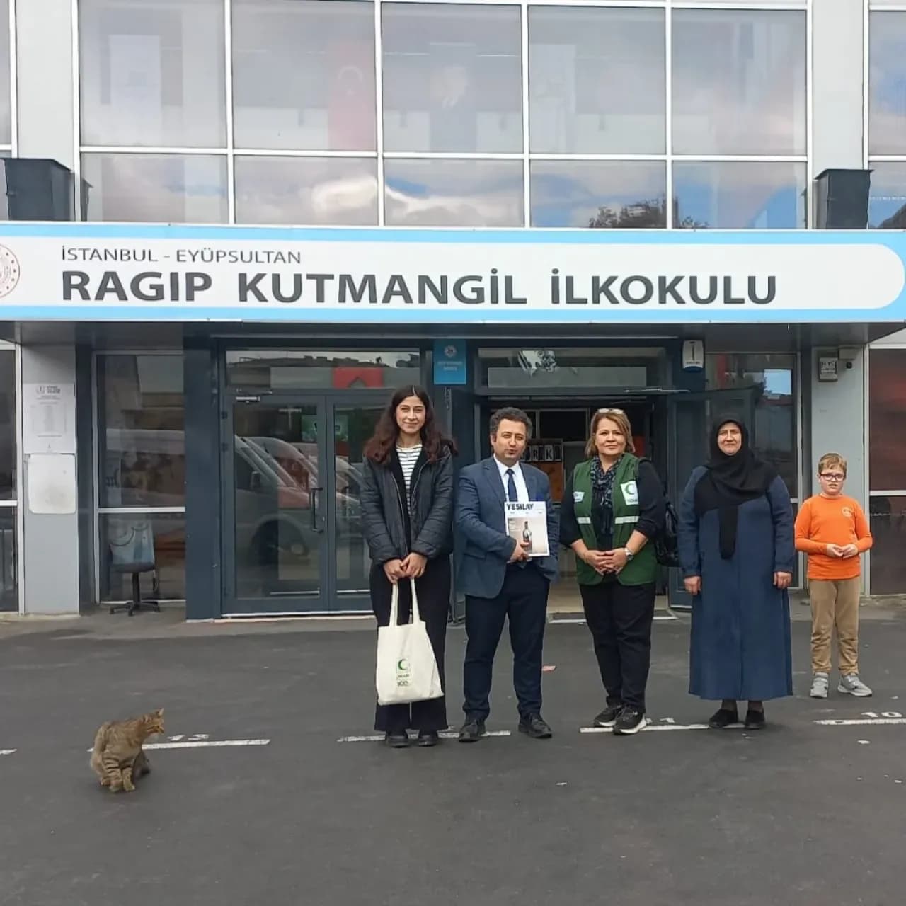 Yeşilay Eyüpsultan Şubesi, Öğretmenler Günü'nde Okul Ziyareti Gerçekleştirdi