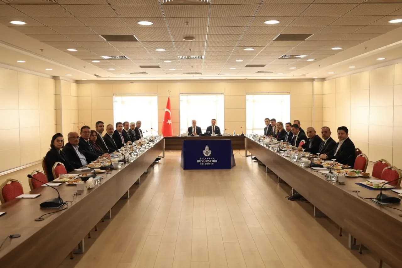 Sarıyer Belediye Başkanı Aksu, İl ve İlçe Başkanlarıyla Toplantıda Buluştu Sarıyer Belediye Başkanı Aksu, İl ve İlçe Başkanlarıyla Toplantıda Buluştu