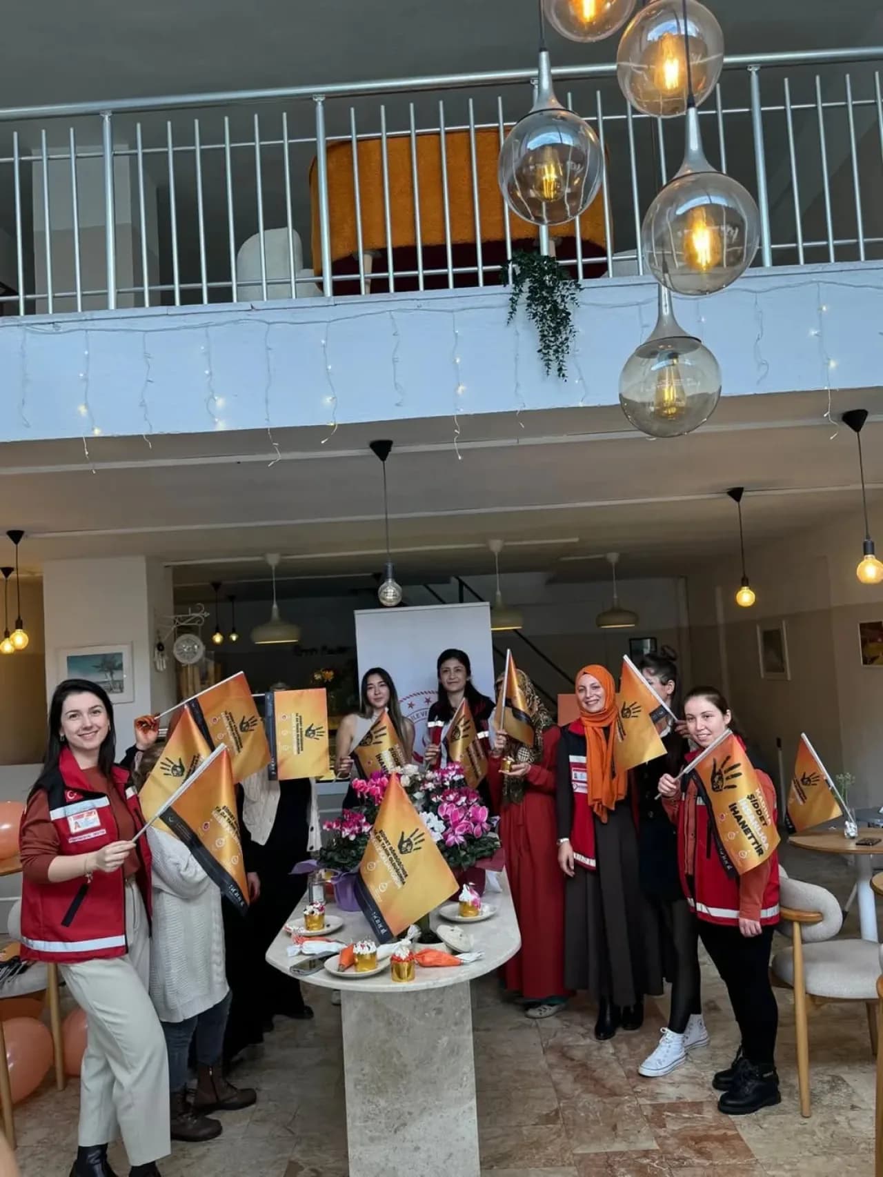 Serik'te Kadına Yönelik Şiddetle Mücadele Günü'nde Cupcake Atölyesi Düzenlendi