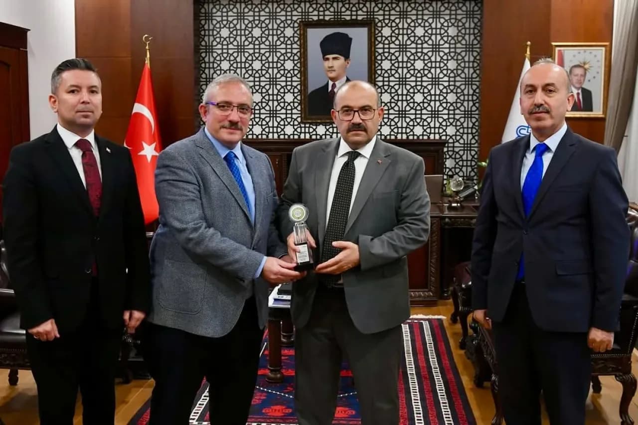 Balıkesir Gönen Sera Organize Tarım Bölgesi, Growtech Tarım İnovasyon Ödülü'nü Kazandı Balıkesir Gönen Sera Organize Tarım Bölgesi, Growtech Tarım İnovasyon Ödülü'nü Kazandı