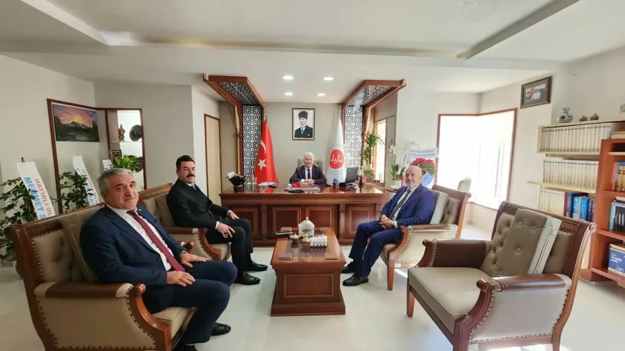 Konyaaltı İlçe Müftüsü Musa İmamoğlu, Antalya İl Müftüsü Aydın Yığman'ı Ziyaret Etti Konyaaltı İlçe Müftüsü Musa İmamoğlu, Antalya İl Müftüsü Aydın Yığman'ı Ziyaret Etti