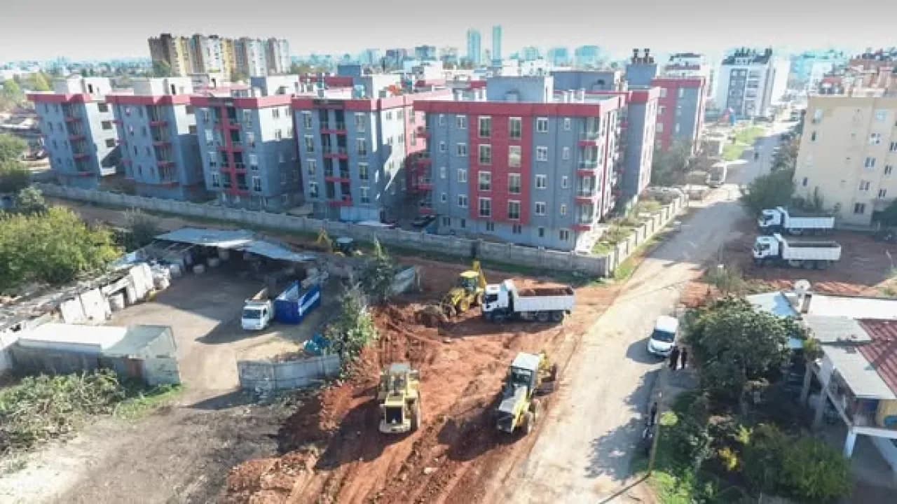 Antalya Zeytinköy Mahallesi'nde Kapsamlı Dönüşüm ve Güvenlik Operasyonu Antalya Zeytinköy Mahallesi'nde Kapsamlı Dönüşüm ve Güvenlik Operasyonu