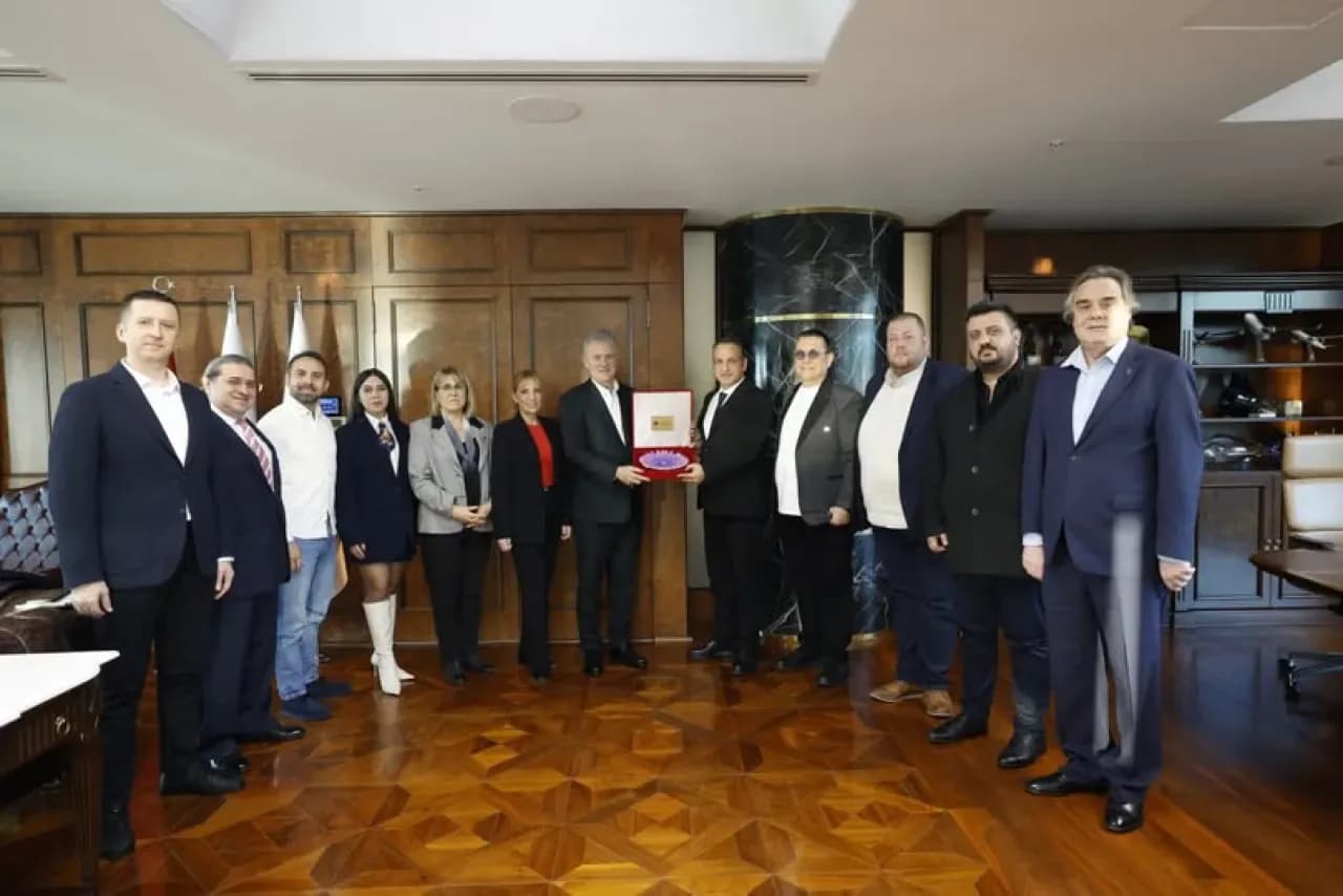 İzmir Ticaret Odası Başkanı Mahmut Özgener, ESAD Yönetimini Ağırladı İzmir Ticaret Odası Başkanı Mahmut Özgener, ESAD Yönetimini Ağırladı
