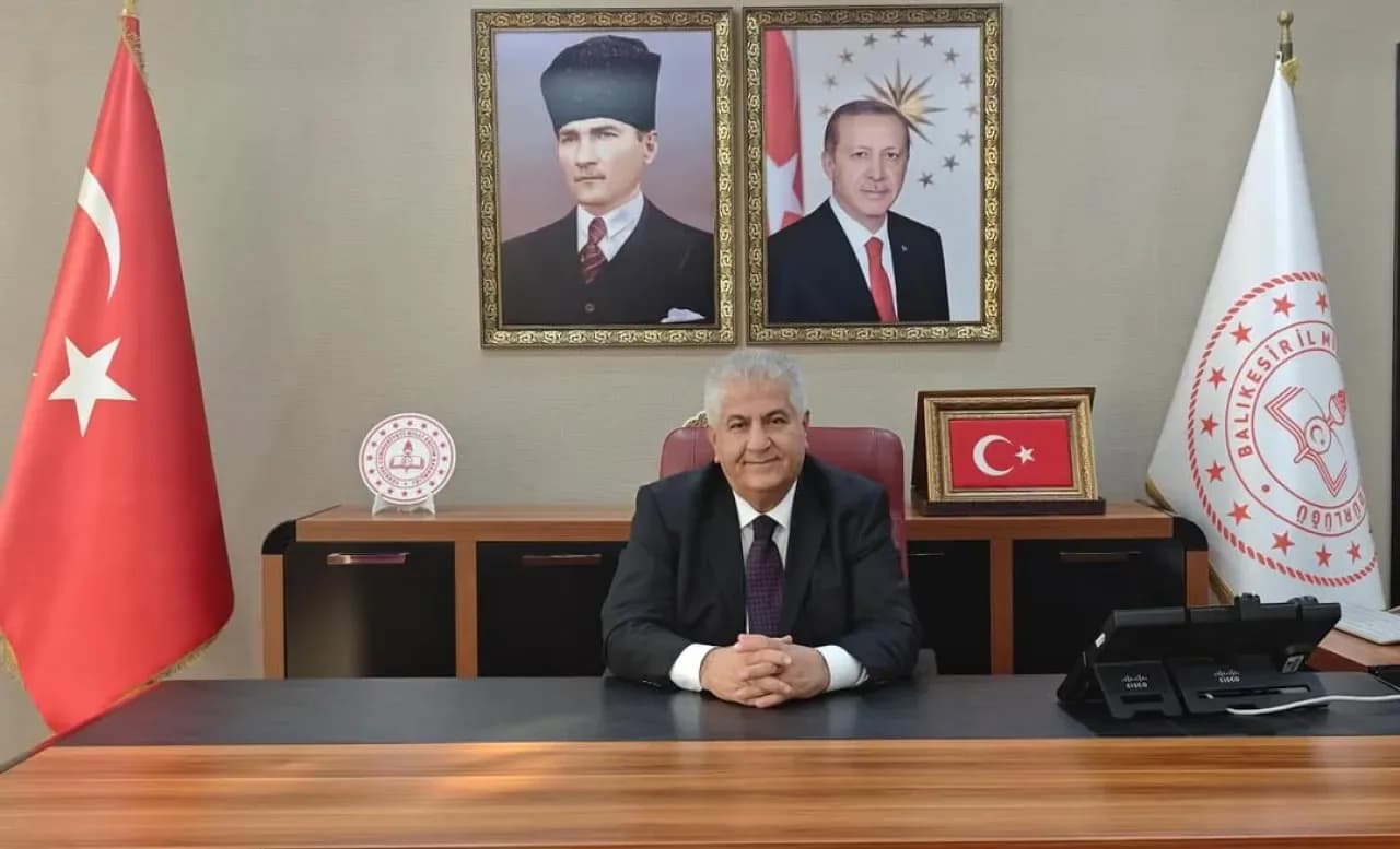 Balıkesir'in Yeni İl Milli Eğitim Müdürü Selehattin Kal Göreve Başladı Balıkesir'in Yeni İl Milli Eğitim Müdürü Selehattin Kal Göreve Başladı