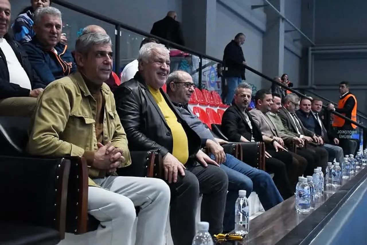 Nilüfer Belediyespor, Giresunspor Karşılaşmasında Sahneye Çıktı Nilüfer Belediyespor, Giresunspor Karşılaşmasında Sahneye Çıktı