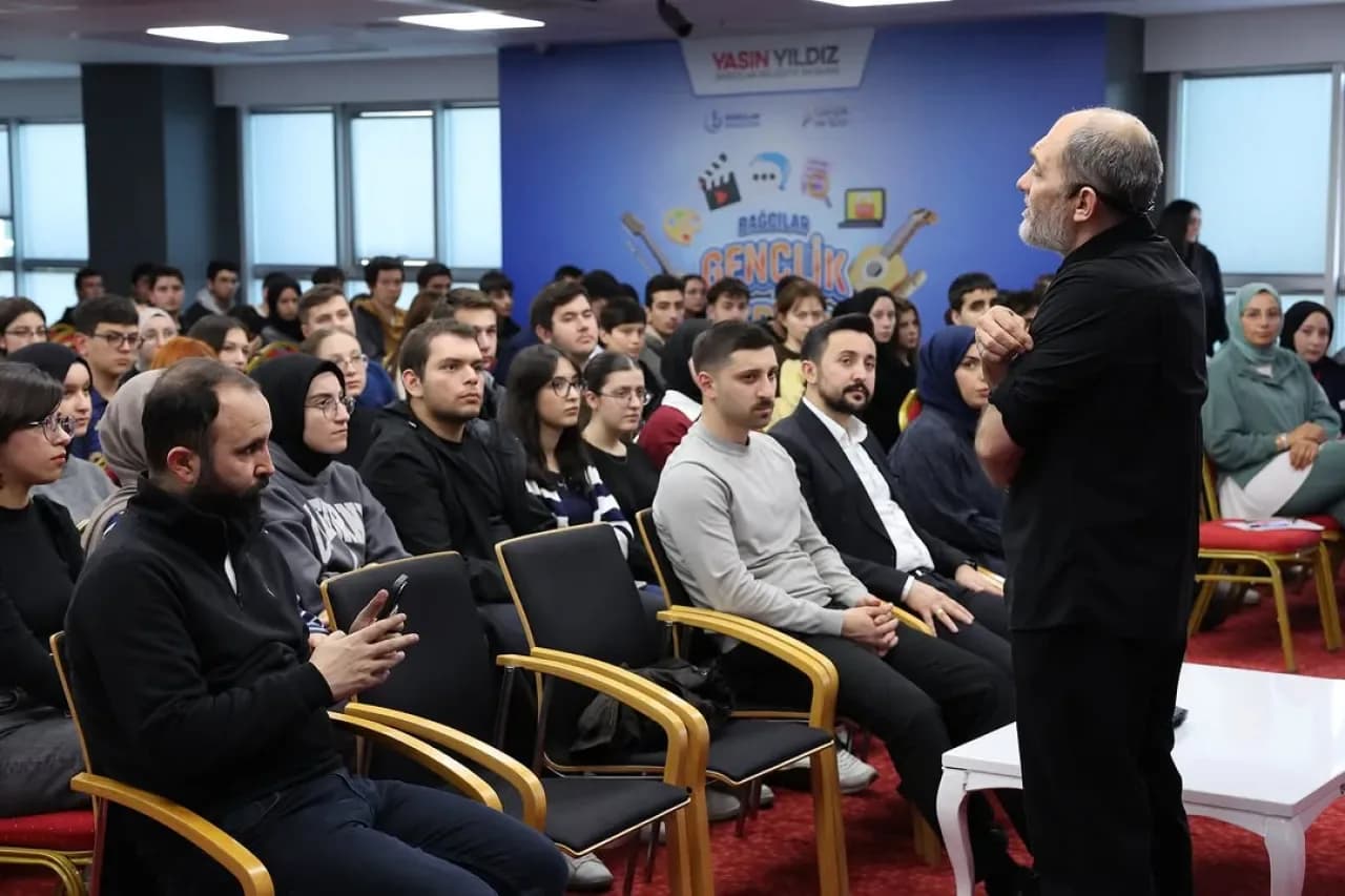 Bağcılar'da Gençlerle Buluşan Emniyet Müdüründen Motivasyon Konuşması
