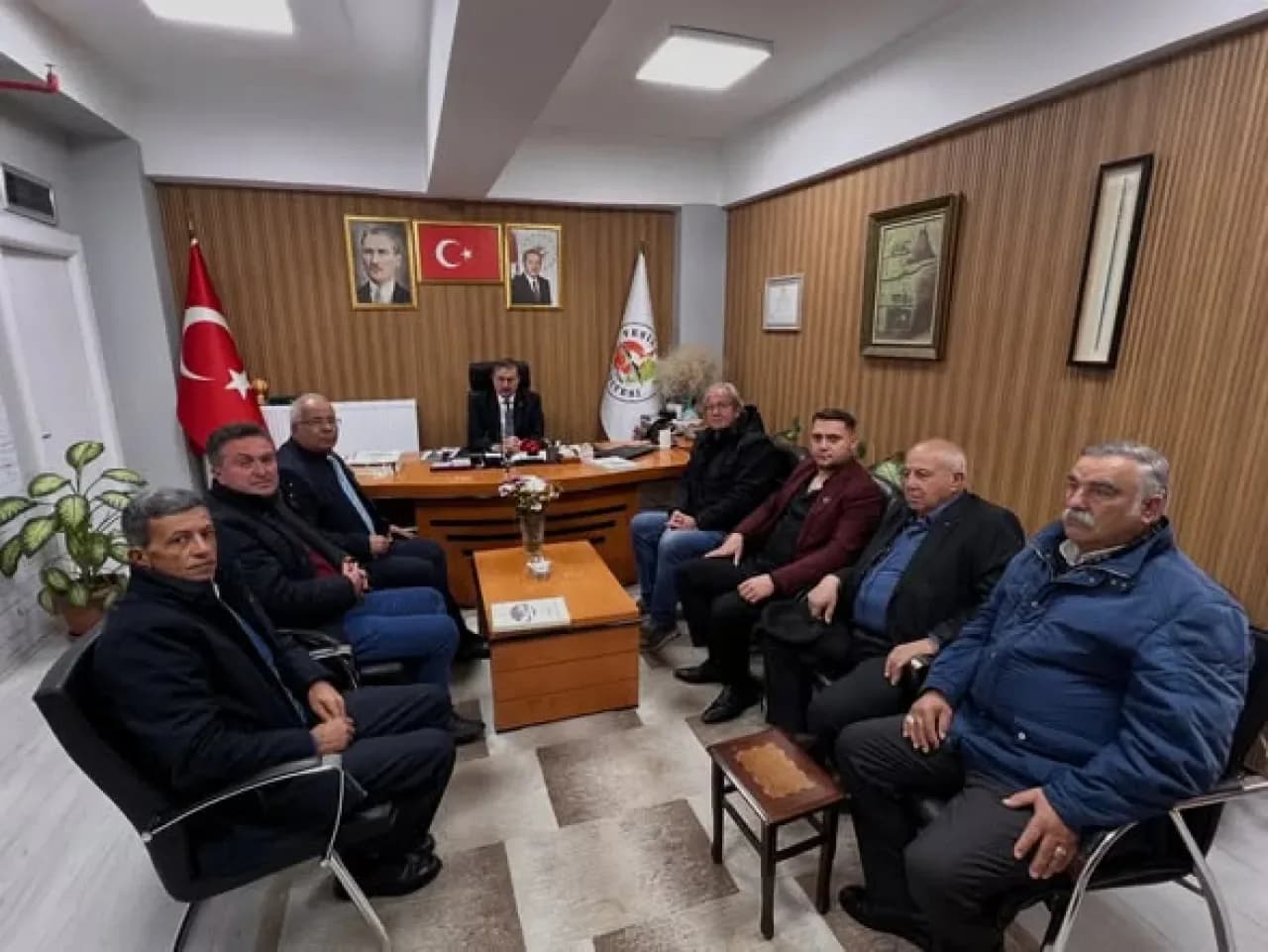CHP'li Heyet Yeşilhisar Belediyesi'ni Ziyaret Etti CHP'li Heyet Yeşilhisar Belediyesi'ni Ziyaret Etti