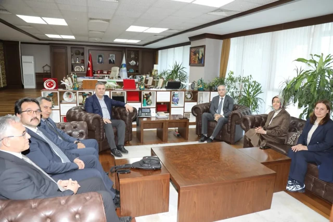 Çubuk Belediyesi'ne Sağlık ve Eğitim Üst Düzey Ziyareti Çubuk Belediyesi'ne Sağlık ve Eğitim Üst Düzey Ziyareti