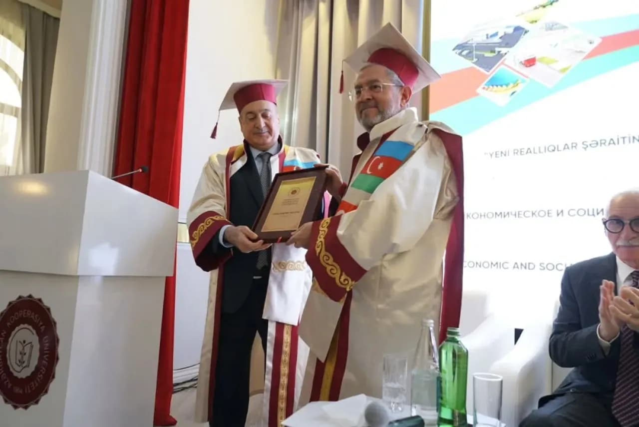 Ankara Üniversitesi Rektörü Prof. Dr. Necdet Ünüvar'a Azerbaycan'dan Fahri Doktora Unvanı