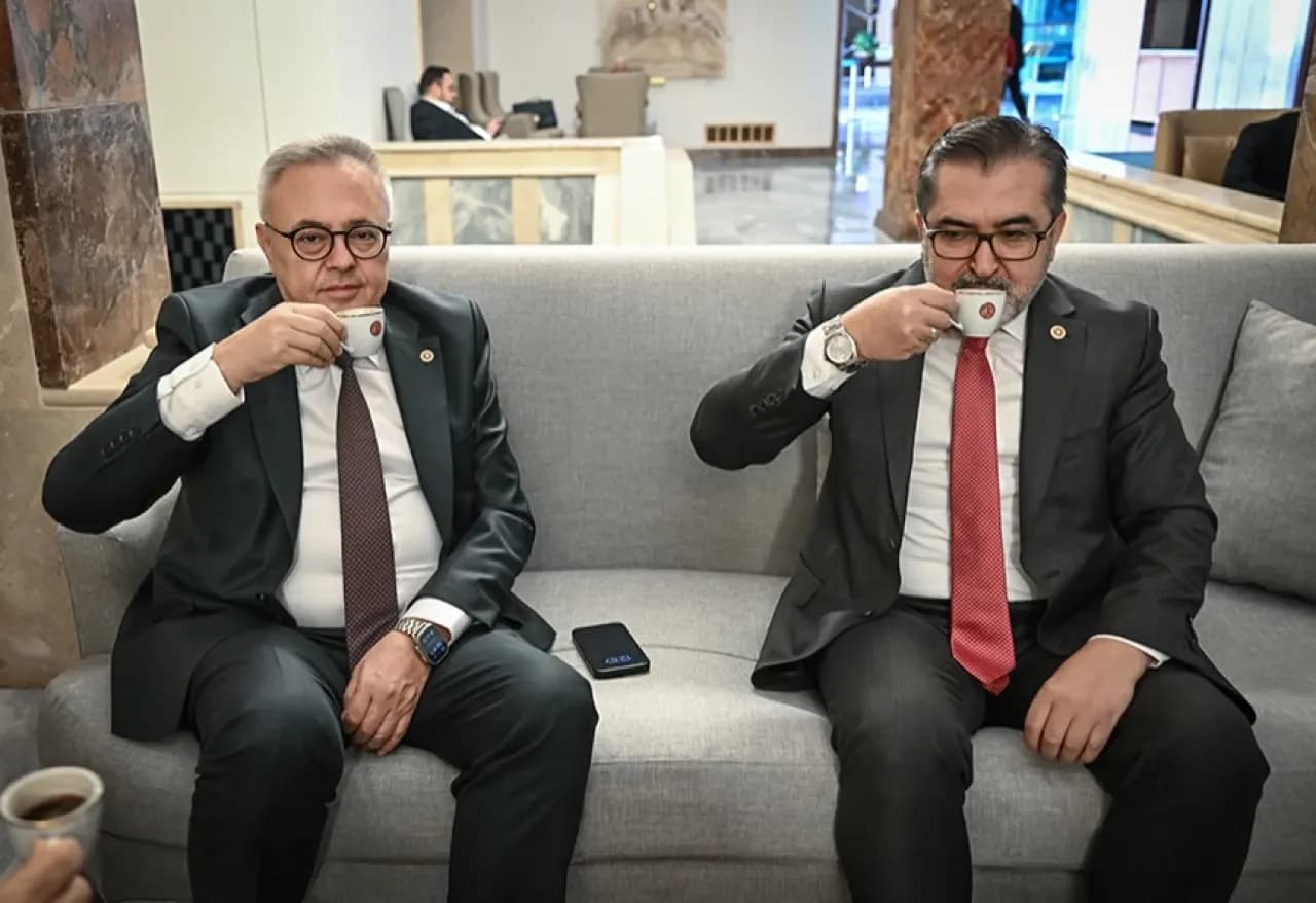 TBMM'de Türk Kahvesi Kültürü ve Siyasi Diyalog TBMM'de Türk Kahvesi Kültürü ve Siyasi Diyalog