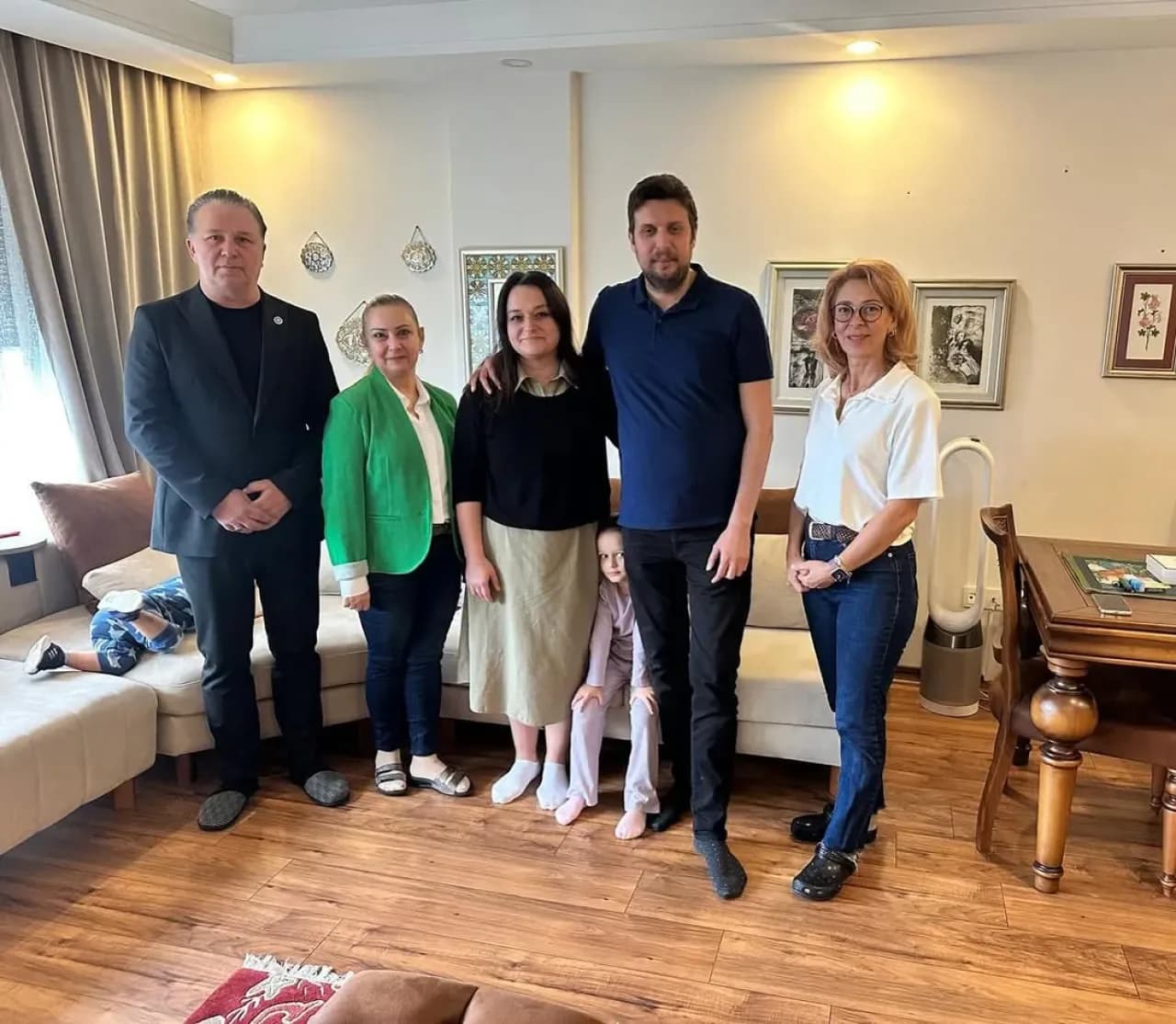 MHP Maltepe İlçe Teşkilatından Altıntepe Mahallesinde Vatandaş Ziyareti MHP Maltepe İlçe Teşkilatından Altıntepe Mahallesinde Vatandaş Ziyareti