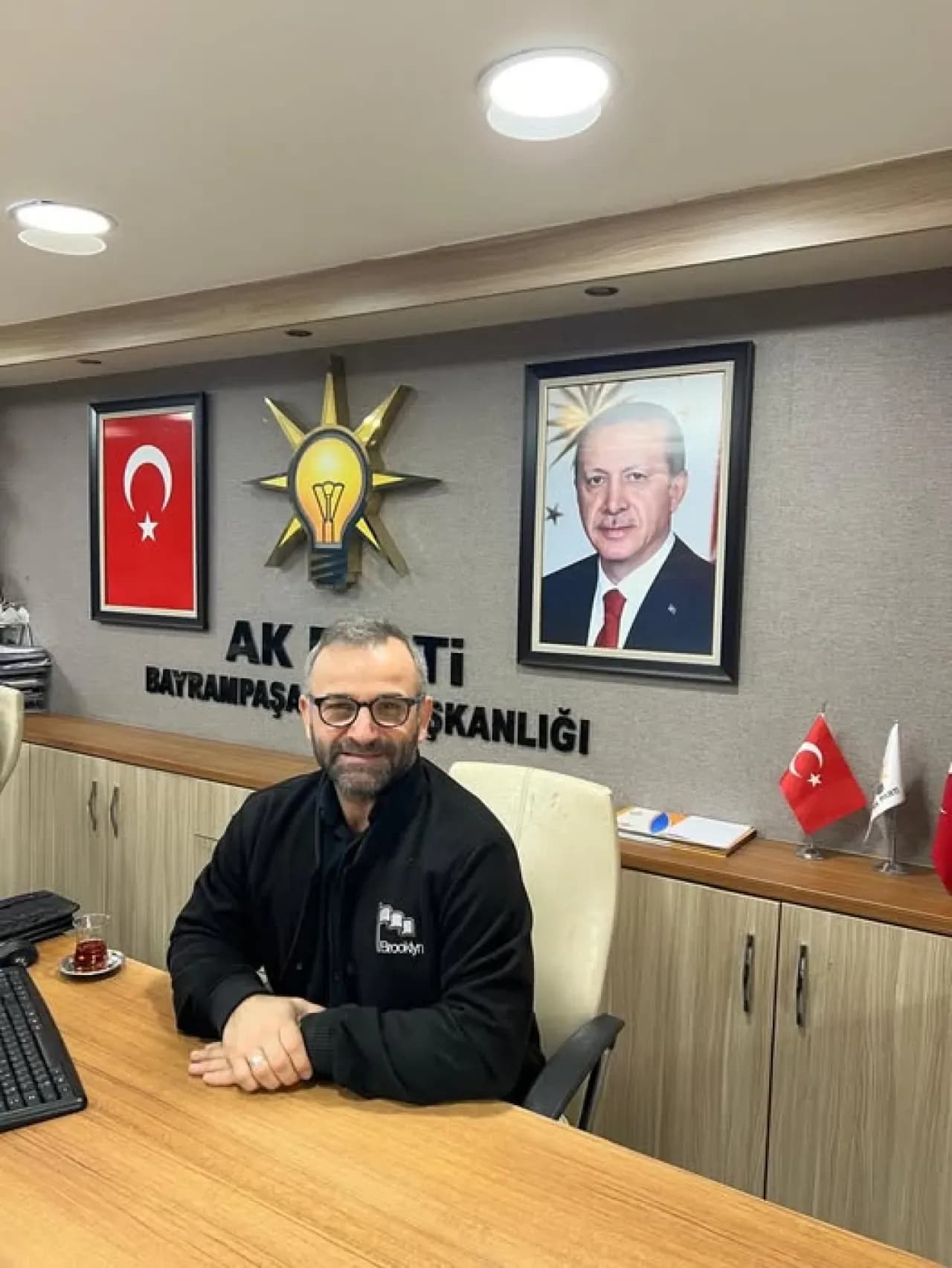AK Parti Bayrampaşa İlçe Başkanlığı'nda Vatandaş Nöbeti AK Parti Bayrampaşa İlçe Başkanlığı'nda Vatandaş Nöbeti