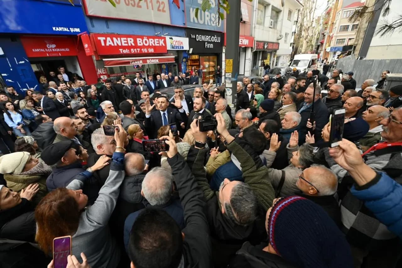CHP İstanbul İl Başkanı Özgür Çelik, Kartal'daki Örgüt Çalışmalarını Değerlendirdi CHP İstanbul İl Başkanı Özgür Çelik, Kartal'daki Örgüt Çalışmalarını Değerlendirdi