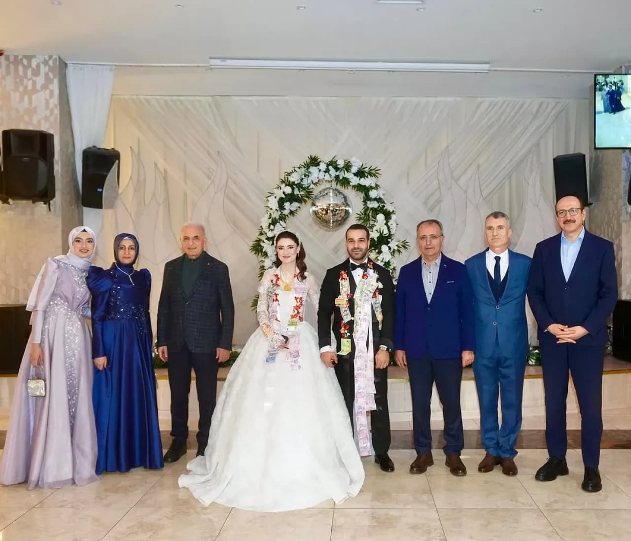 Ümraniye Belediye Başkanı İsmet Yıldırım, Genç Çiftin Nikah Törenine Katıldı