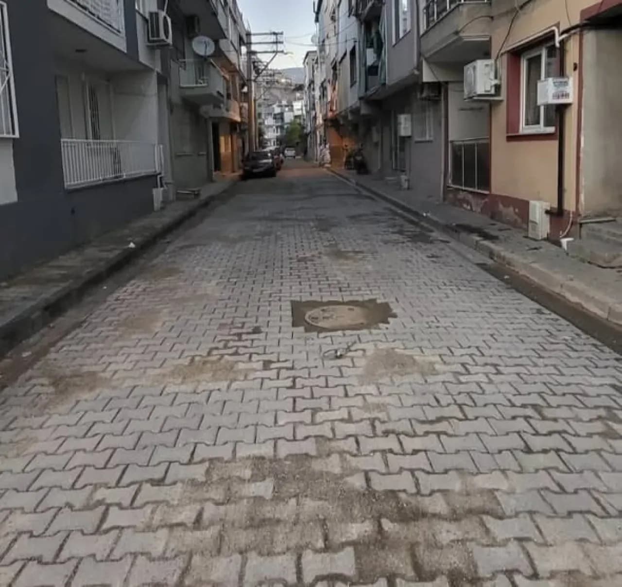 Bayraklı'da 5 Sokakta Kilit Parke Çalışması Tamamlandı Bayraklı'da 5 Sokakta Kilit Parke Çalışması Tamamlandı