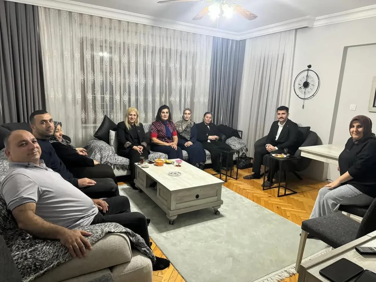 MHP Maltepe İlçe Başkanlığı, Yalı Mahallesi'nde Vatandaş Ziyareti Gerçekleştirdi