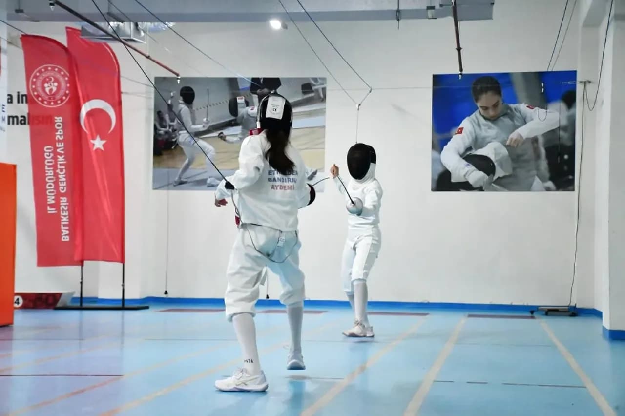 Eskrimde Genç Yetenekler Yarıştı: İl Birinciliği Müsabakaları Sona Erdi