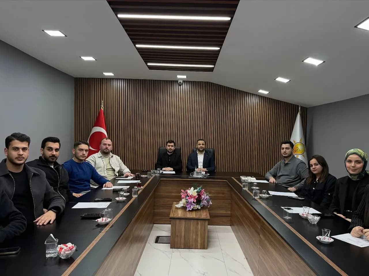 AK Parti Gençlik Kolları Güngören'de Haftalık Olağan Toplantılarını Gerçekleştirdi AK Parti Gençlik Kolları Güngören'de Haftalık Olağan Toplantılarını Gerçekleştirdi