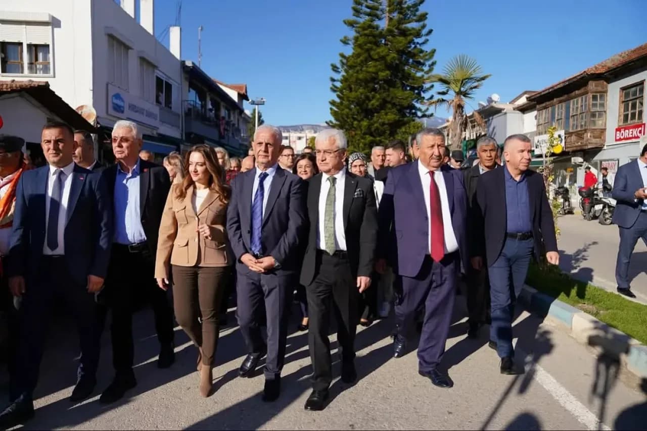 CHP'li Liderler Noel Baba Festivali'nde Buluştu
