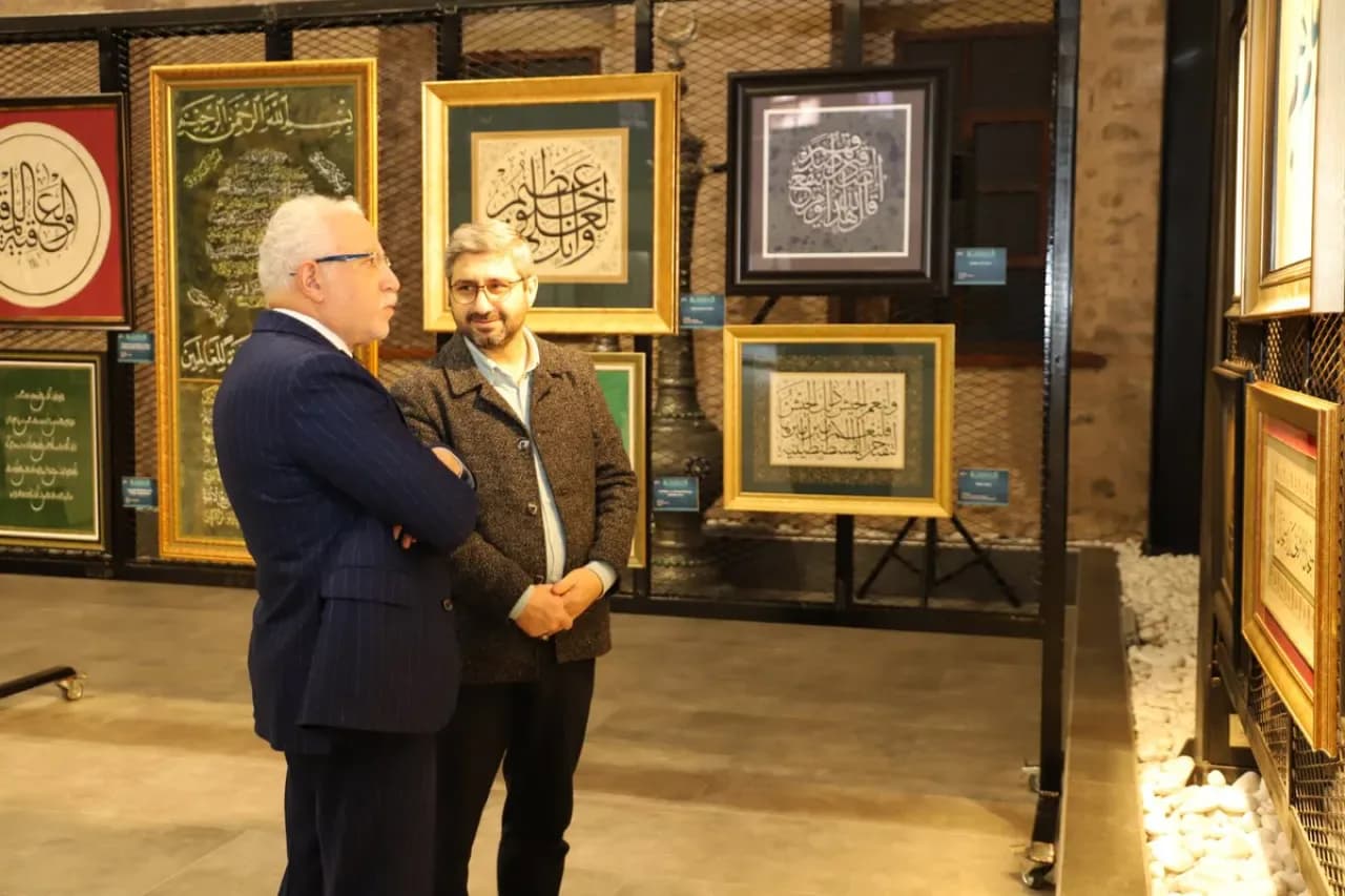 Hattat Hüseyin Öksüz ve Öğrencilerinin Hat Sergisi Necmettin Erbakan Üniversitesi'nde Açıldı Hattat Hüseyin Öksüz ve Öğrencilerinin Hat Sergisi Necmettin Erbakan Üniversitesi'nde Açıldı