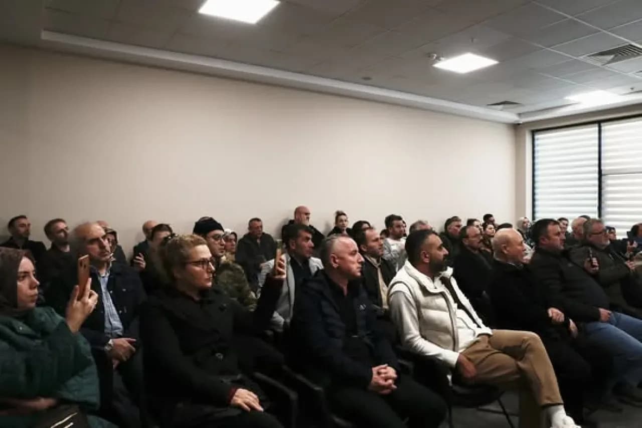 Bağcılar'da Kentsel Dönüşüm Süreci Hürriyet Mahallesi'nde Masaya Yatırıldı Bağcılar'da Kentsel Dönüşüm Süreci Hürriyet Mahallesi'nde Masaya Yatırıldı