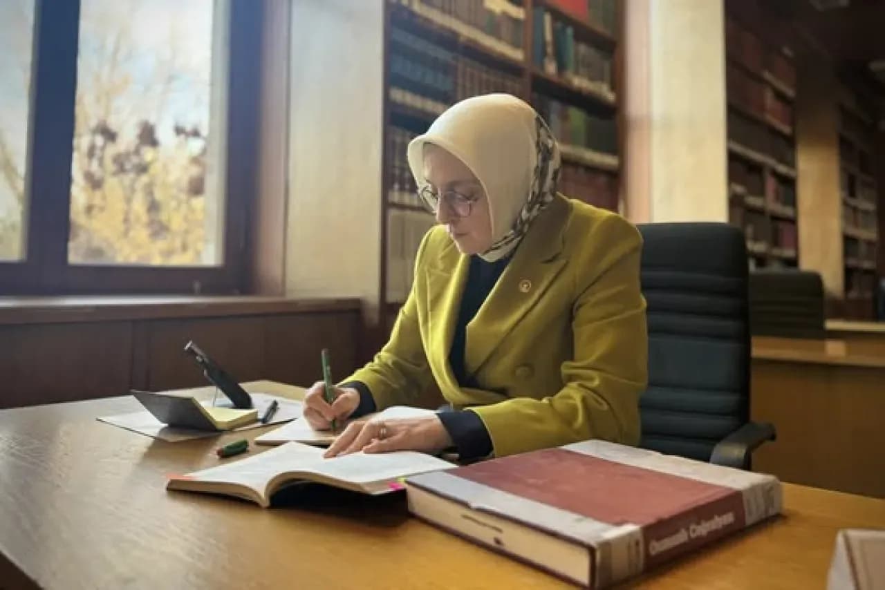 Fatma Barbarosoğlu'nun Eseriyle Kadın Mücadelesinin Tarihsel Seyri Fatma Barbarosoğlu'nun Eseriyle Kadın Mücadelesinin Tarihsel Seyri