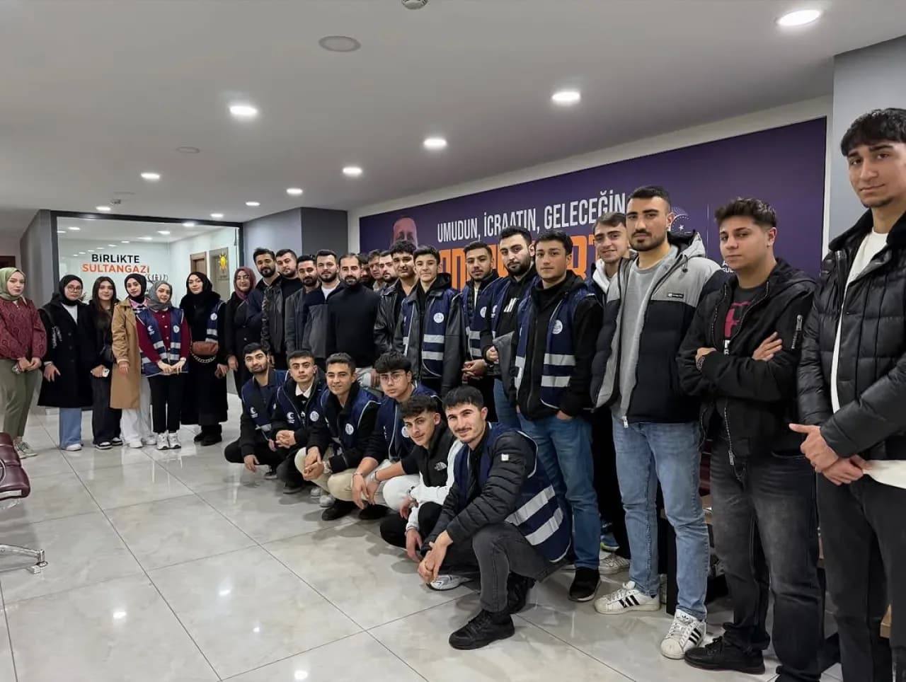 AK Gençlik Sultangazi'de Yeni Üyelerle Anlamlı Buluşma AK Gençlik Sultangazi'de Yeni Üyelerle Anlamlı Buluşma