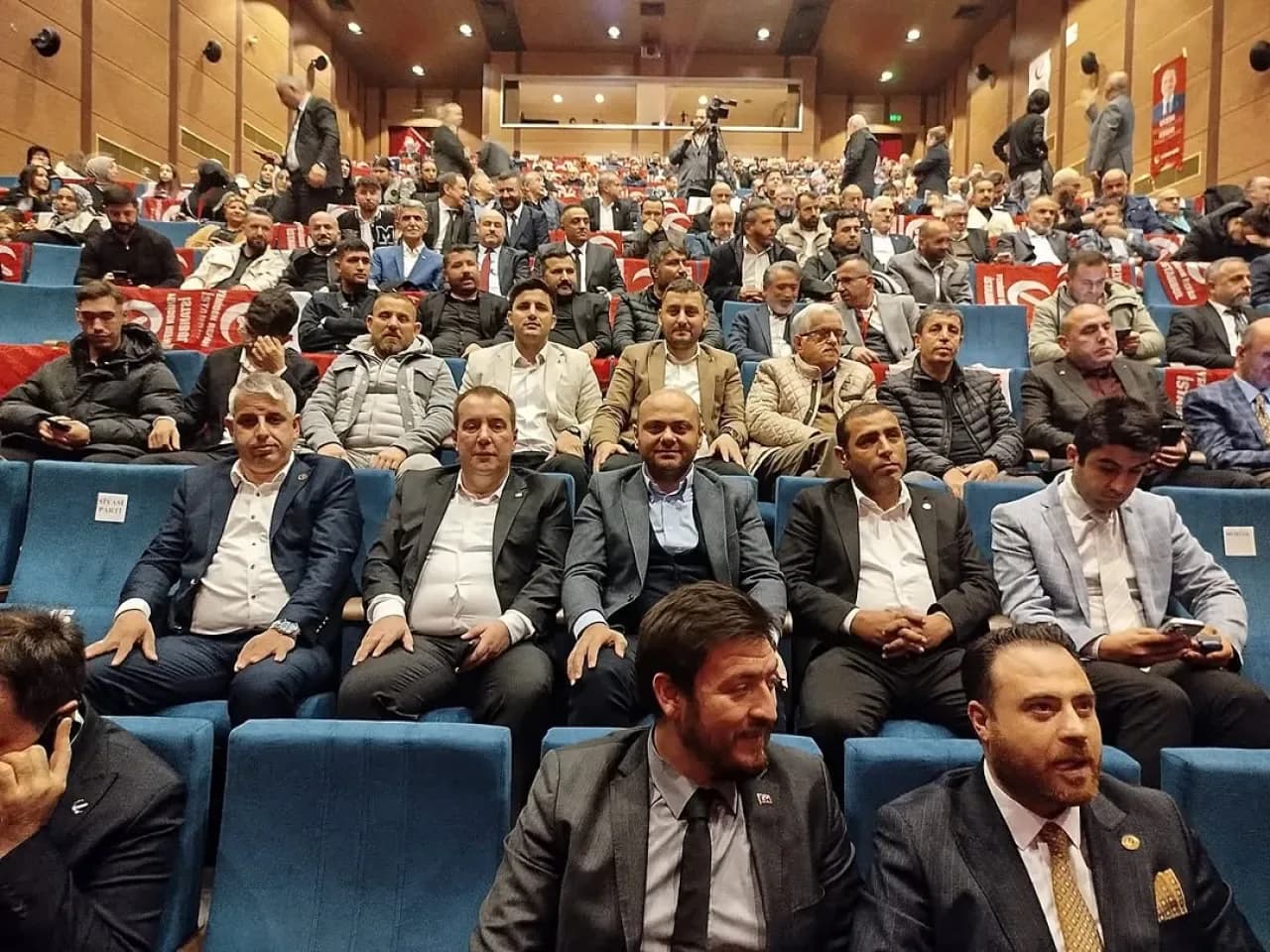 CHP Bahçelievler'den Yeniden Refah'ın Kongresine Ziyaret ve Tebrik CHP Bahçelievler'den Yeniden Refah'ın Kongresine Ziyaret ve Tebrik
