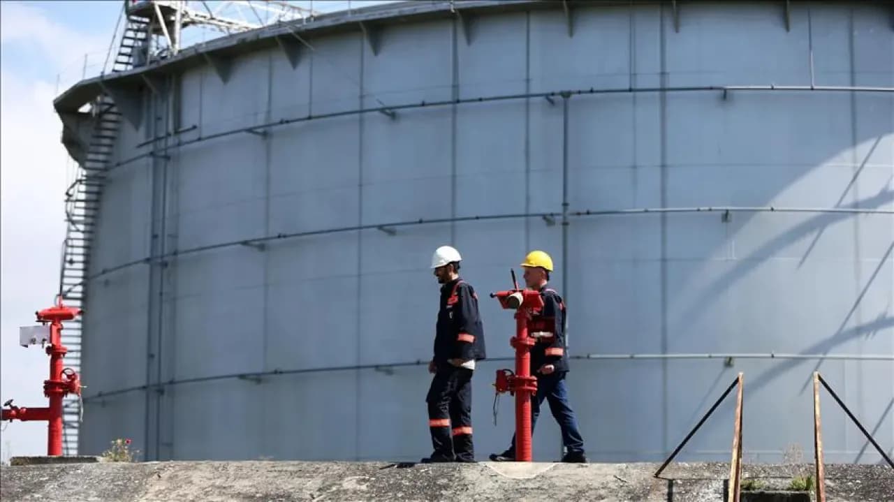 Petrol Fiyatları Gerilimlere Rağmen Sınırlı Düşüş Kaydetti Petrol Fiyatları Gerilimlere Rağmen Sınırlı Düşüş Kaydetti