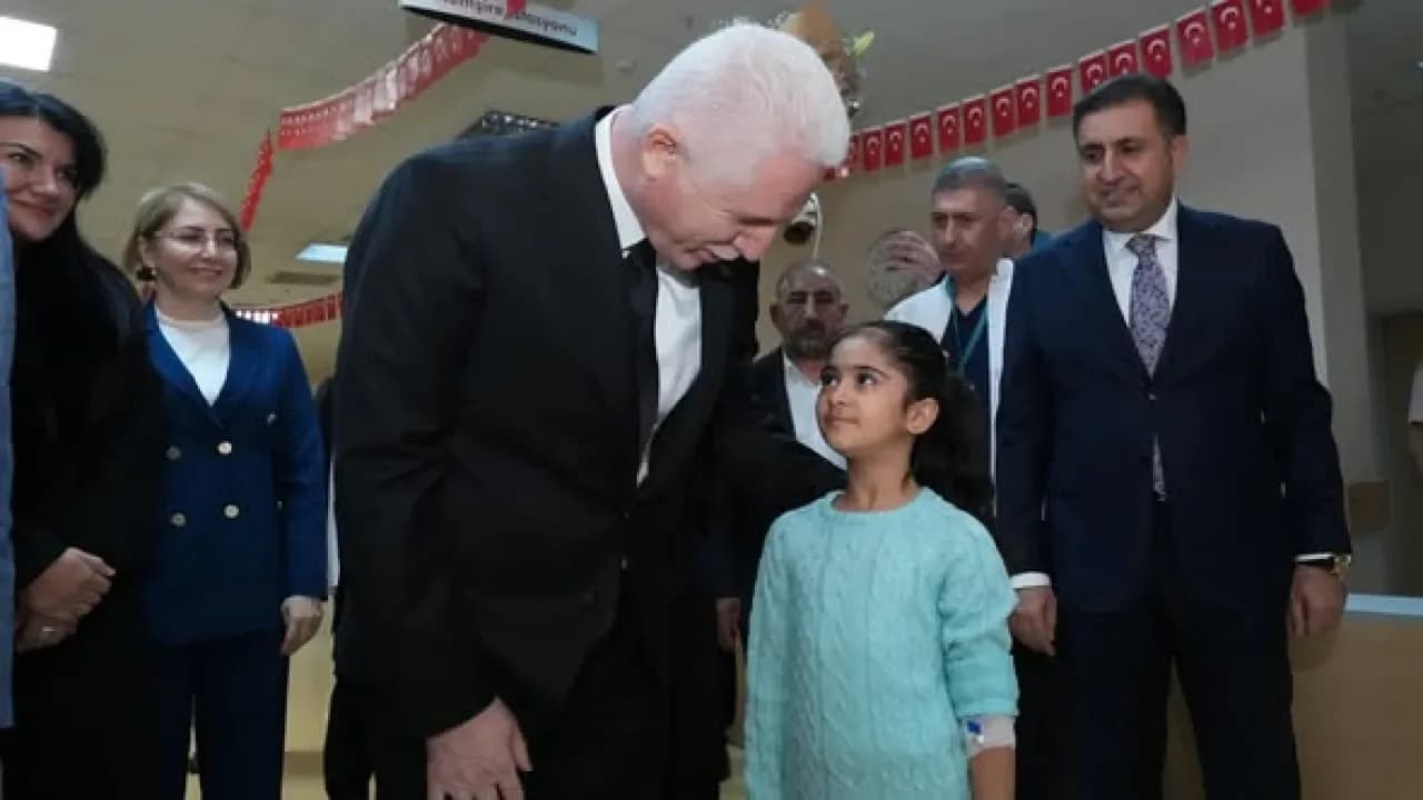 İstanbul'da Hastanede Tedavi Gören Çocuklar İçin Eğitim Umudu: "Öğrenerek İyileşiyoruz" İstanbul'da Hastanede Tedavi Gören Çocuklar İçin Eğitim Umudu: "Öğrenerek İyileşiyoruz"
