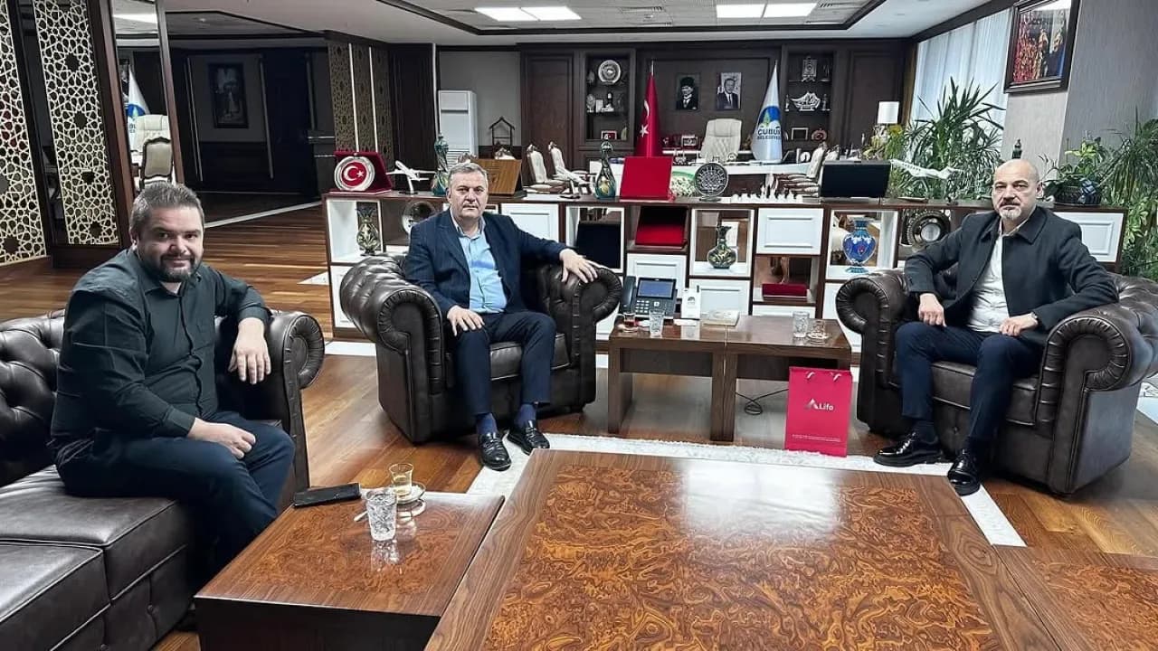Çubuk Belediye Başkanı'na Hastane Yönetiminden Nezaket Ziyareti Çubuk Belediye Başkanı'na Hastane Yönetiminden Nezaket Ziyareti