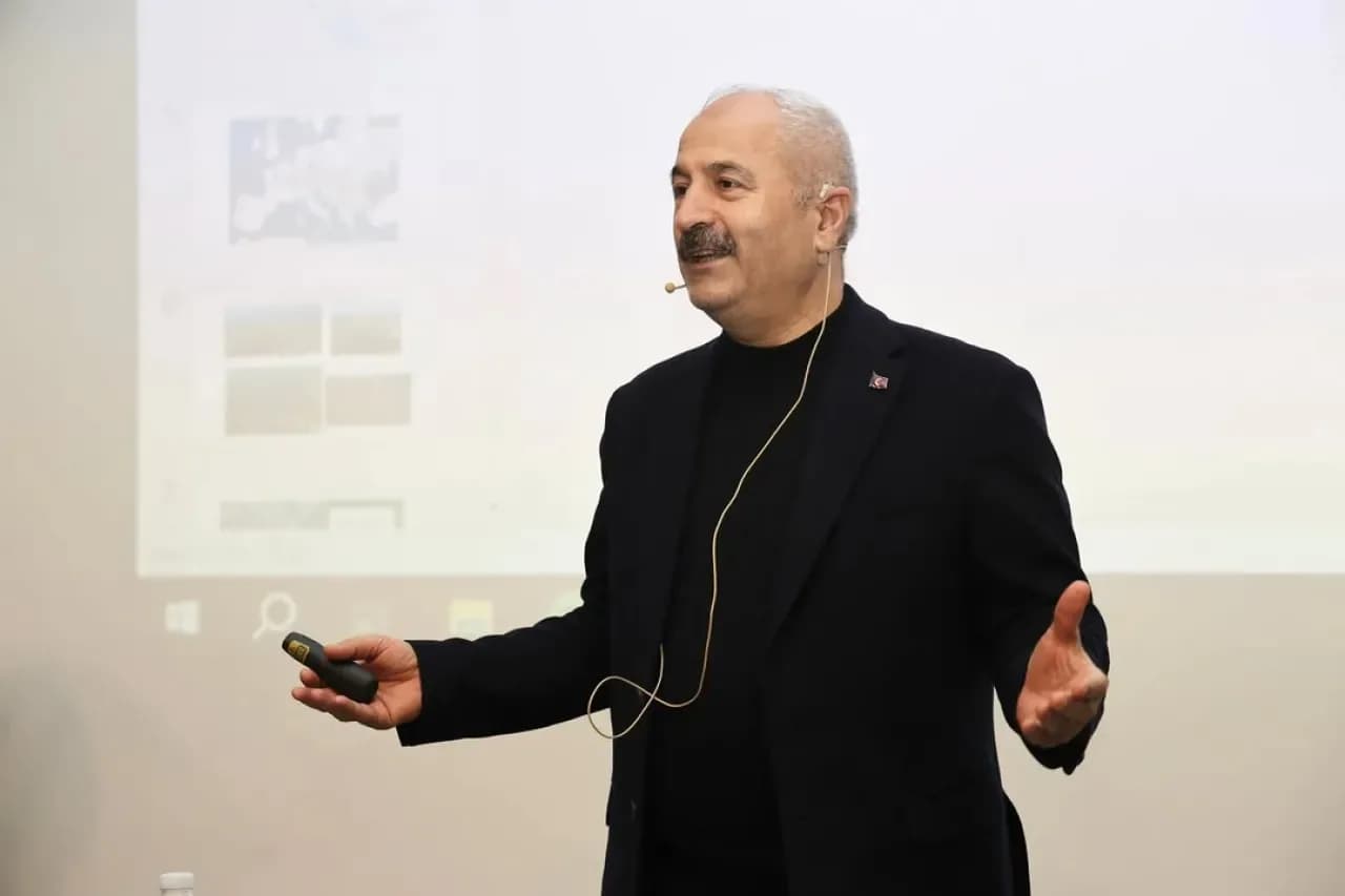 Gebze Belediye Başkanı Zinnur Büyükgöz, Genç Öğrencilerle Verimli Bir Sohbet Gerçekleştirdi Gebze Belediye Başkanı Zinnur Büyükgöz, Genç Öğrencilerle Verimli Bir Sohbet Gerçekleştirdi